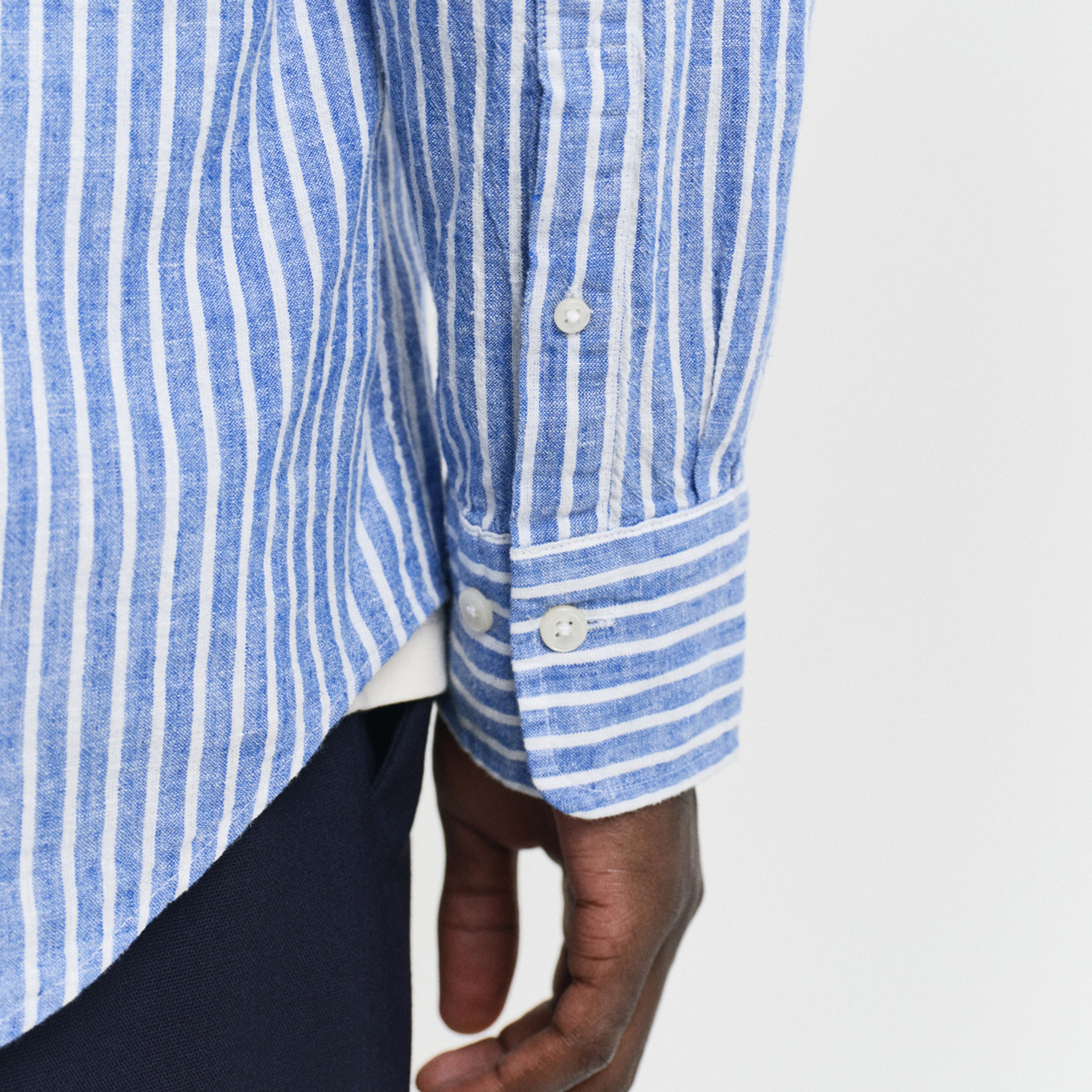 GANT Erkek Lacivert Regular Fit Düğmeli Yaka Çizgili Keten Gömlek