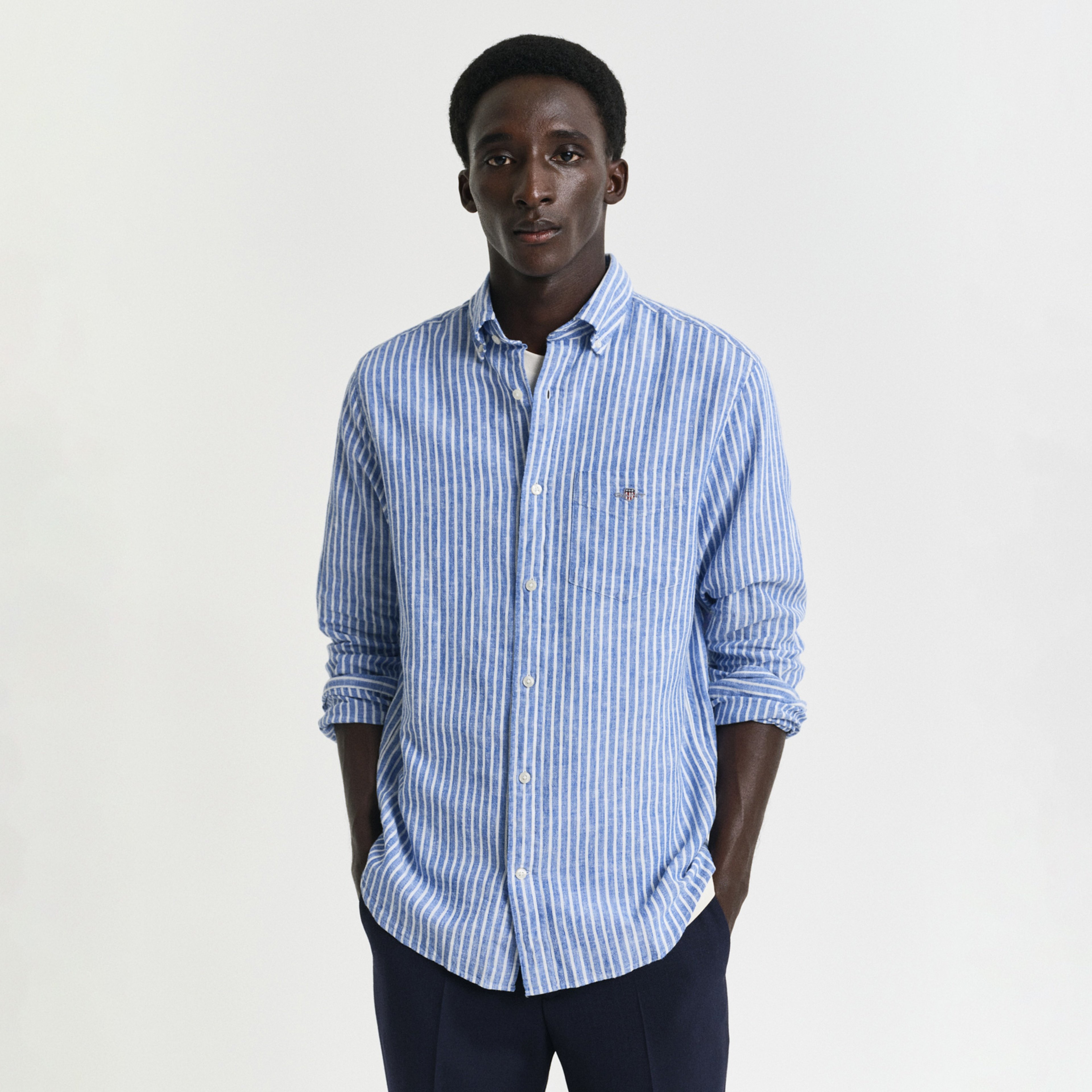 GANT Erkek Lacivert Regular Fit Düğmeli Yaka Çizgili Keten Gömlek