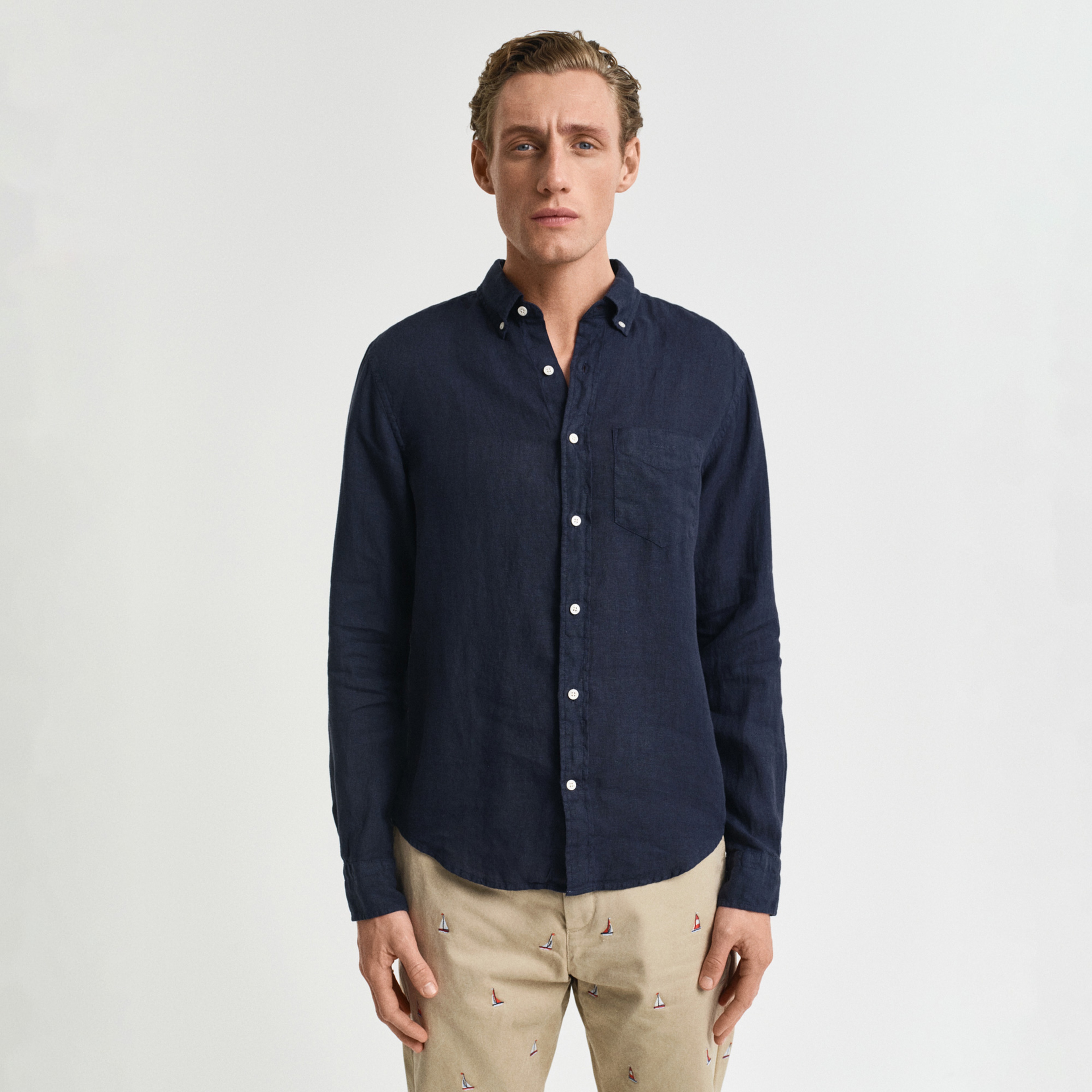 GANT Erkek Lacivert Regular Fit Düğmeli Yaka Keten Gömlek