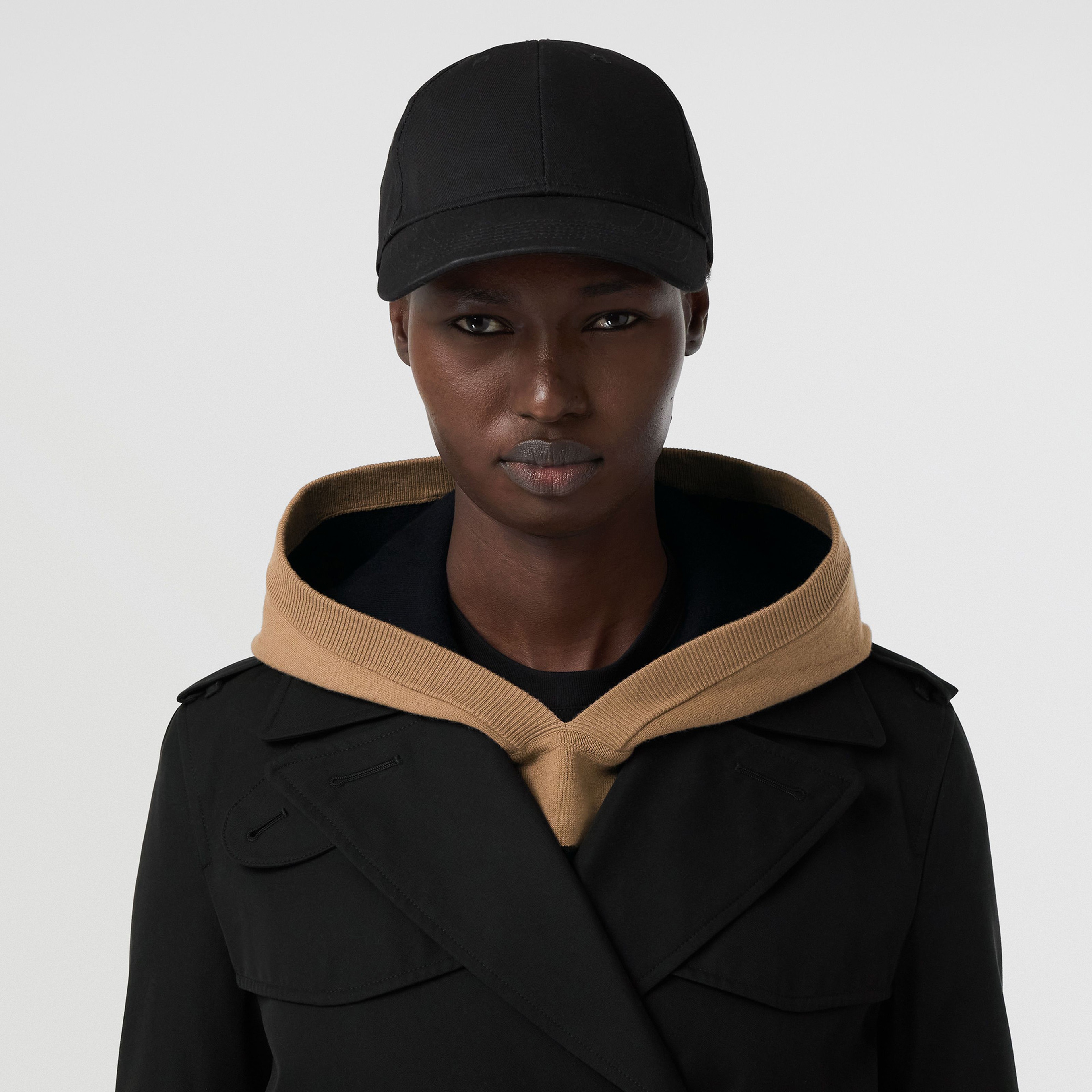 Burberry Kadın Siyah Pardesu