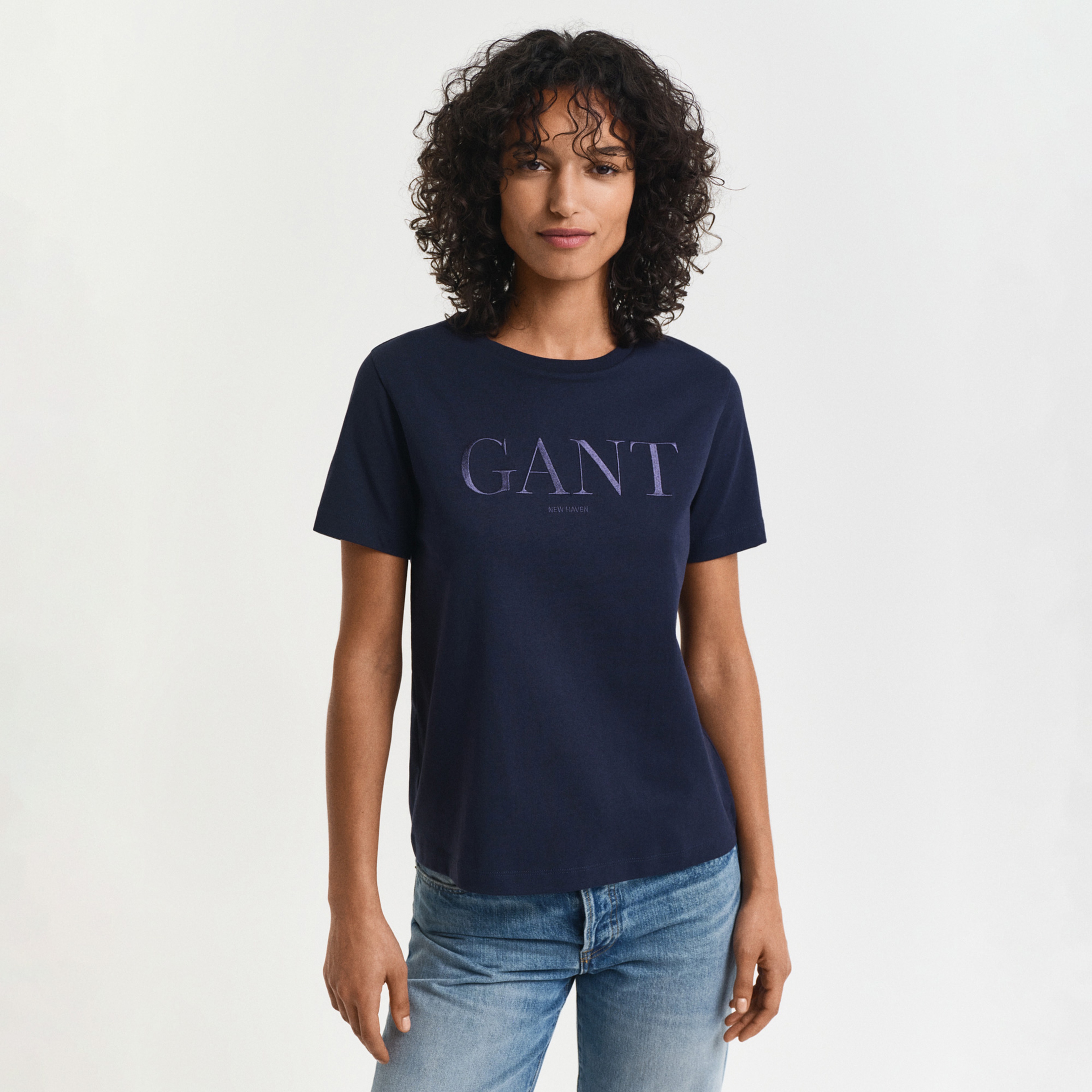 GANT Kadın Lacivert Regular Fit Bisiklet Yaka Logolu T-Shirt