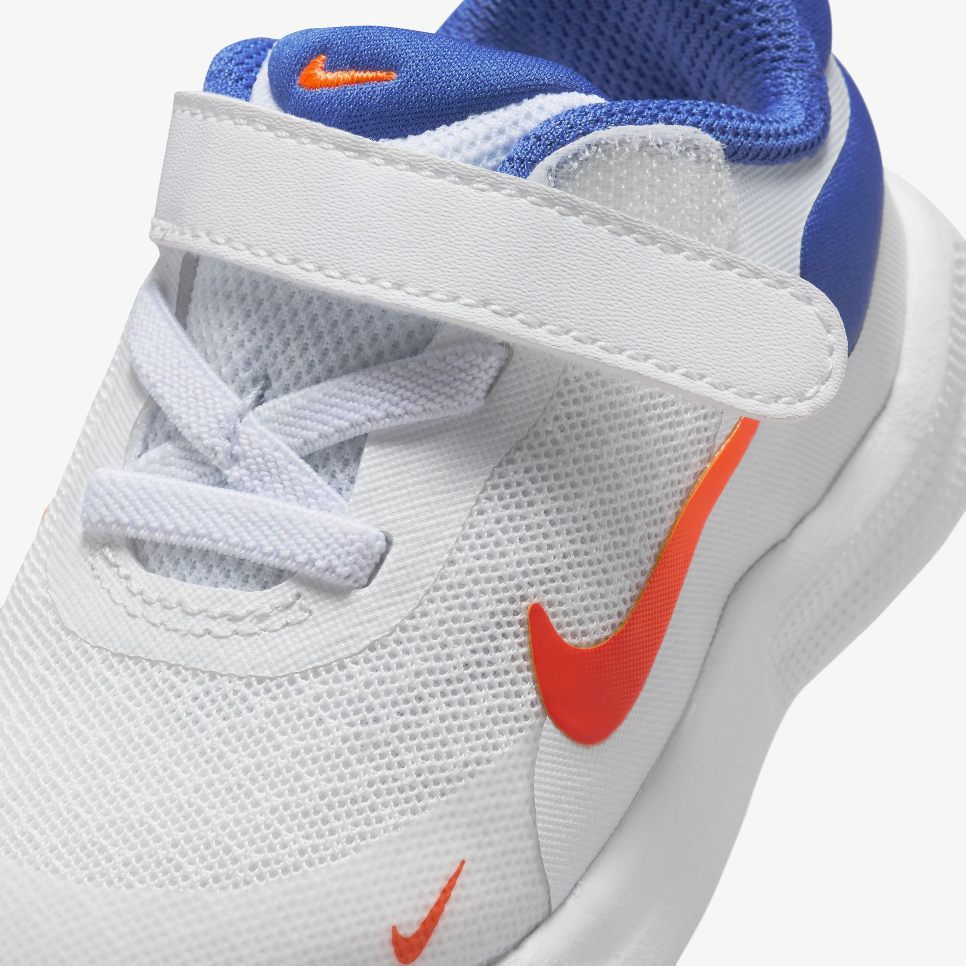 Nike Revolution 7 TDV Çocuk Beyaz Koşu Ayakkabısı
