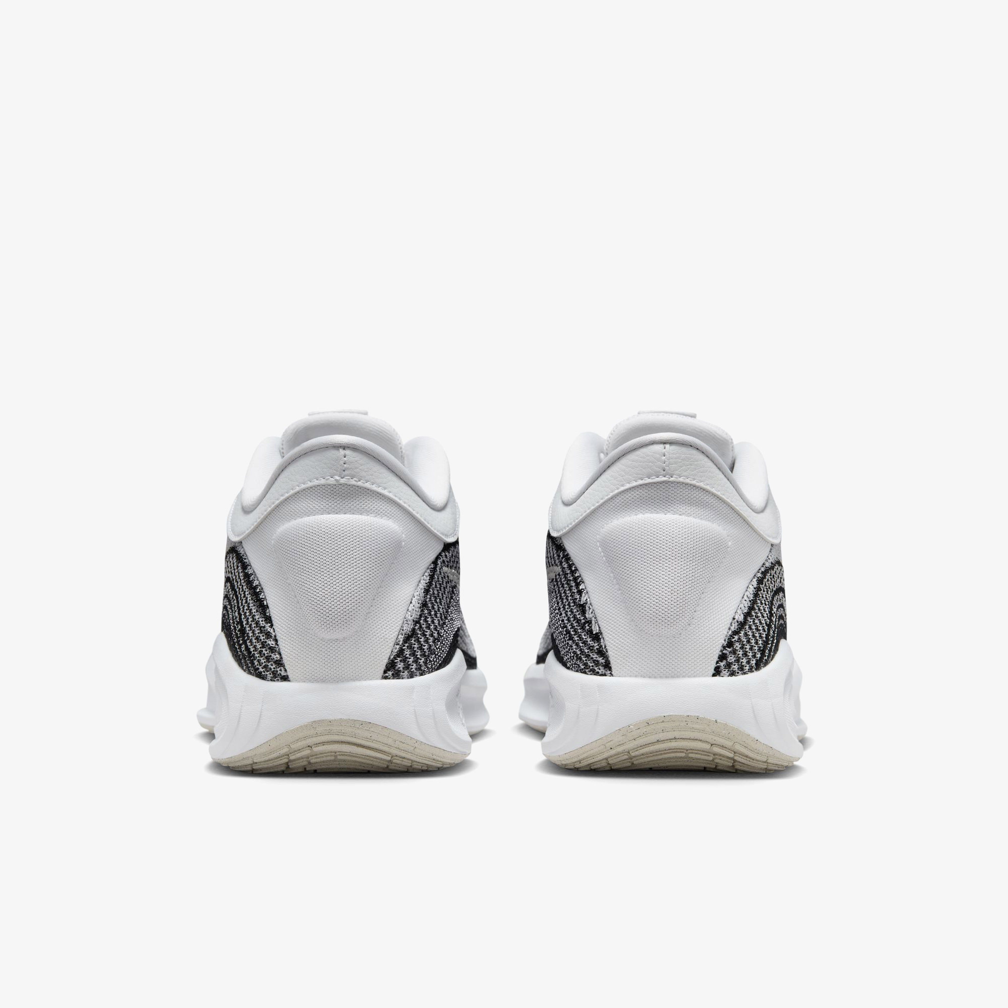 Nike G.T. Hustle Academy Erkek Beyaz Basketbol Ayakkabısı