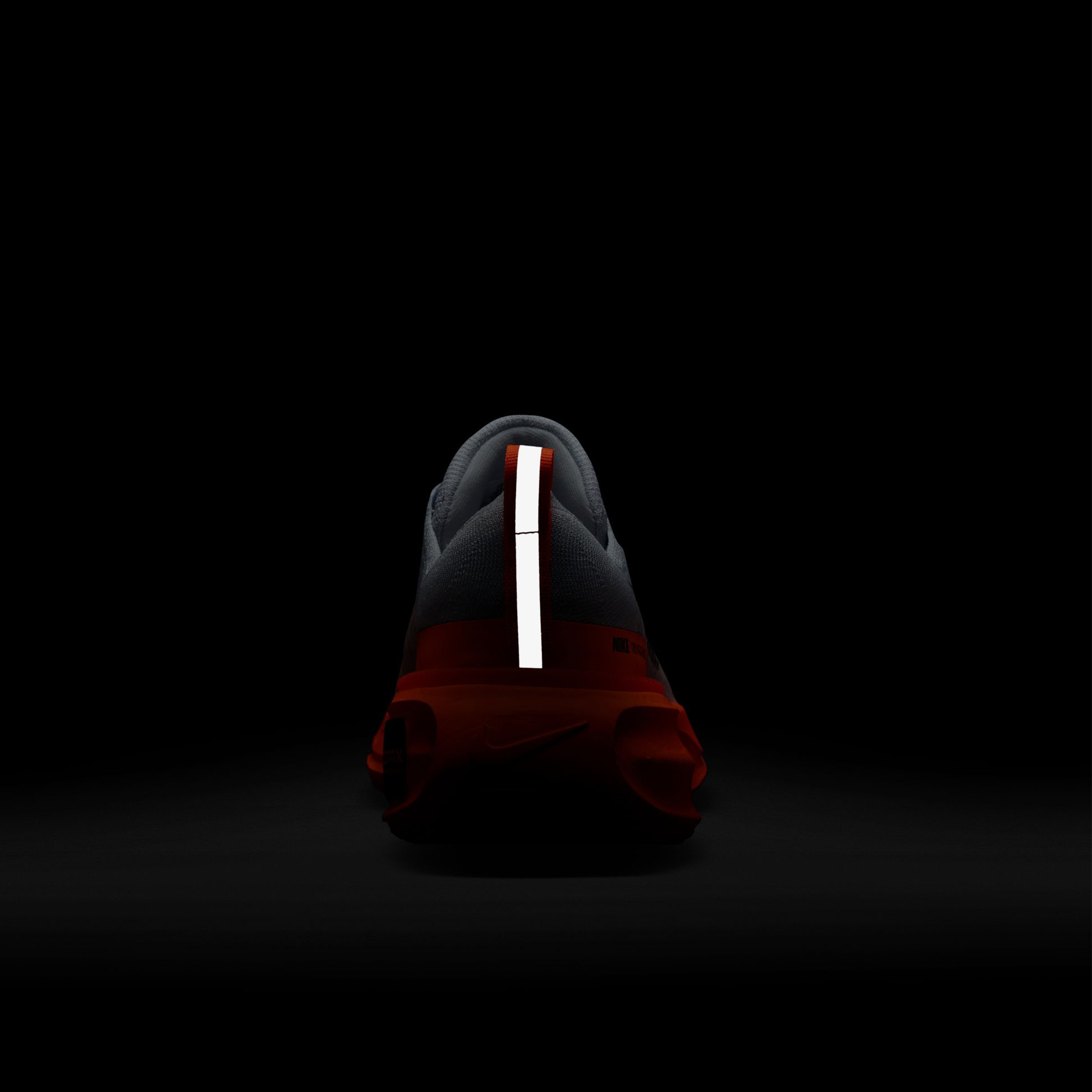 Nike ZoomX Invincible 3 Erkek GriKoşu Ayakkabısı