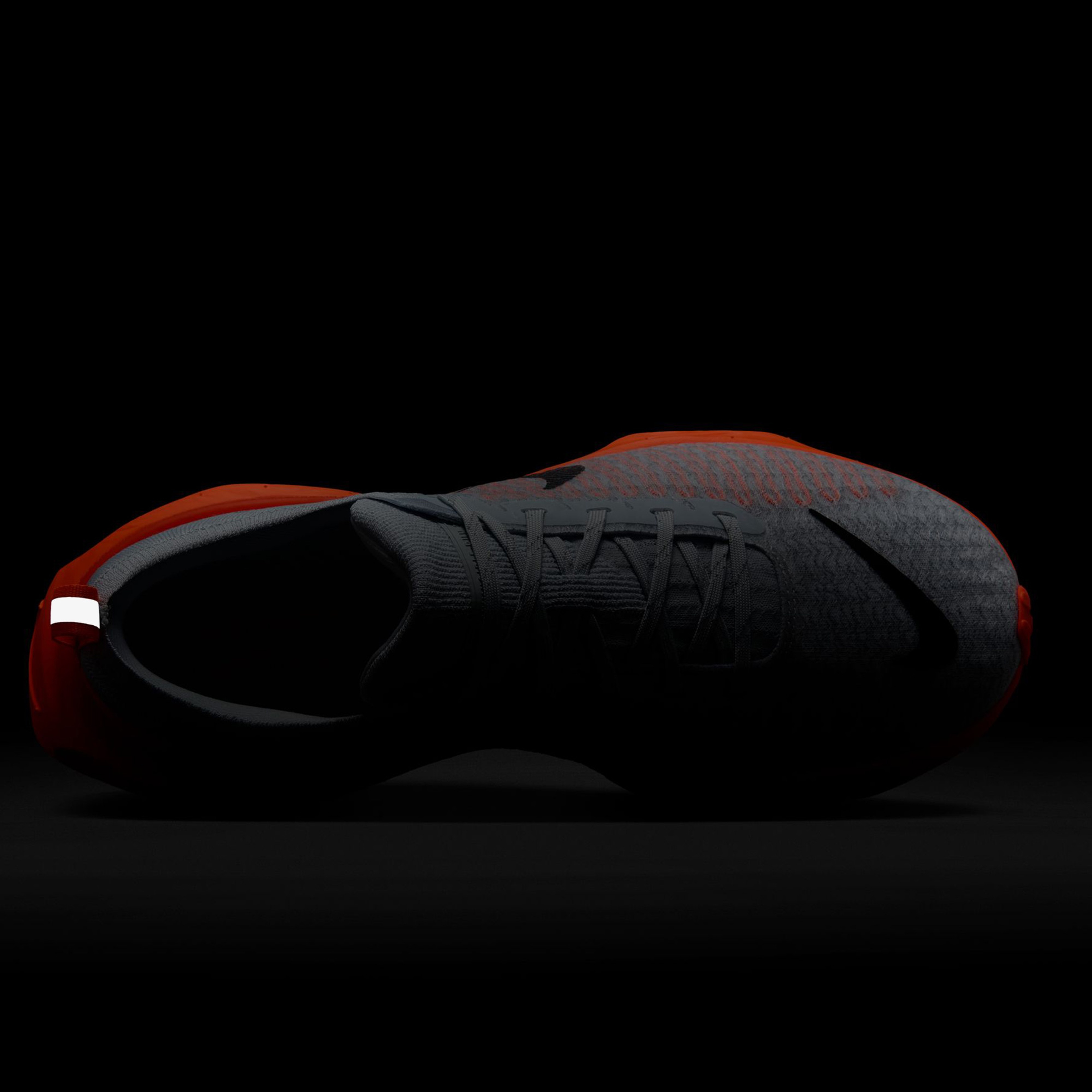 Nike ZoomX Invincible 3 Erkek GriKoşu Ayakkabısı