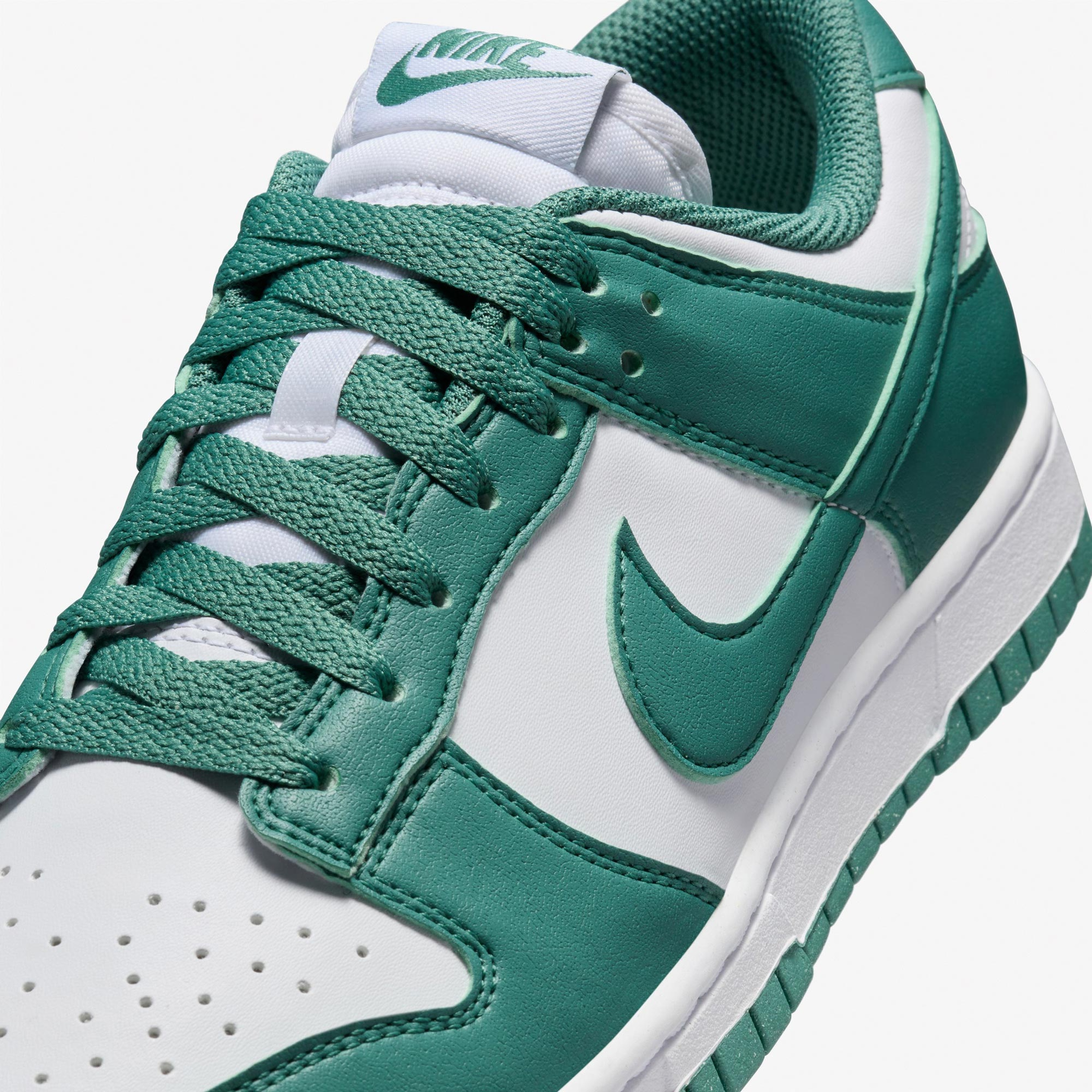 Nike Dunk Low Kadın Beyaz Sneaker