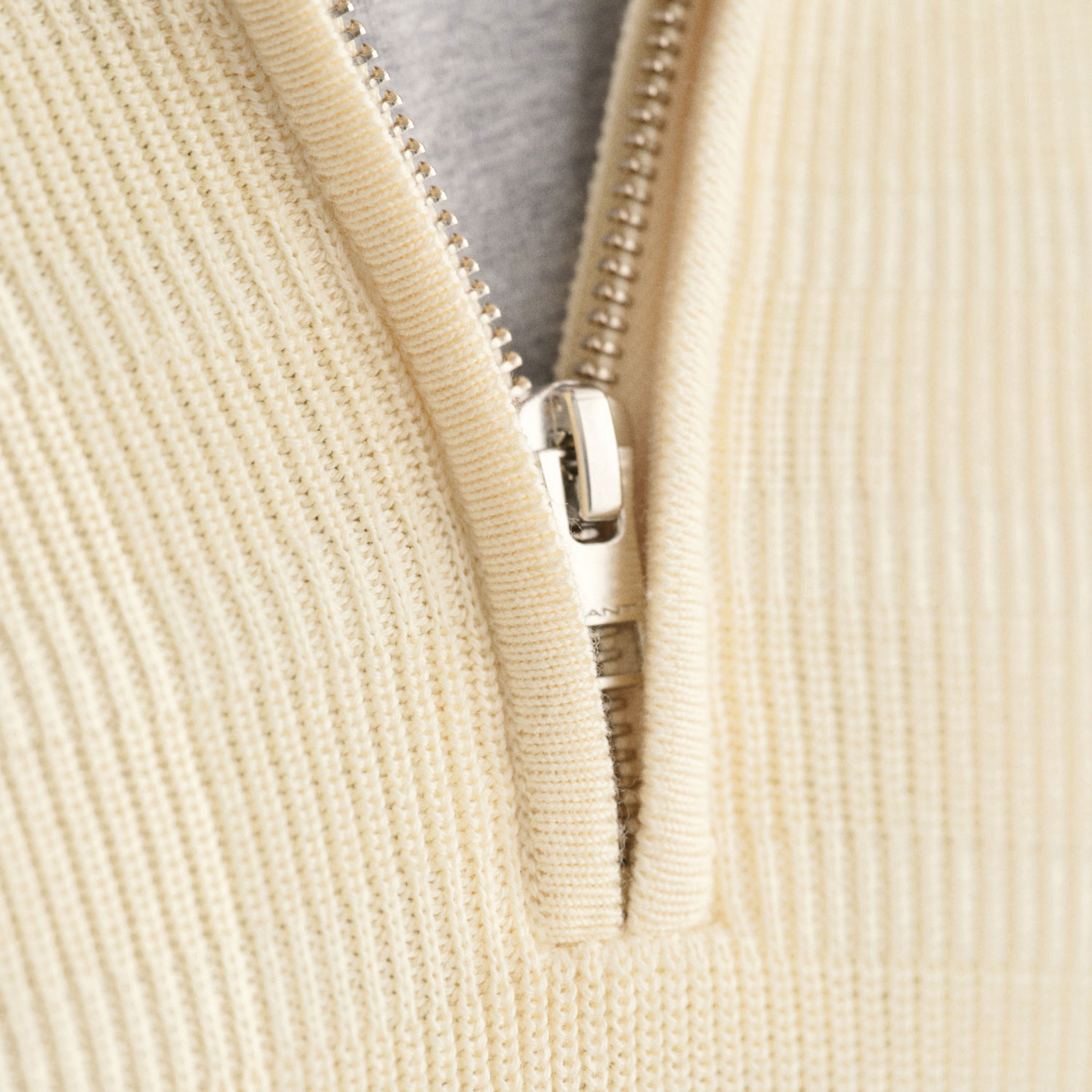 GANT Erkek Krem Regular Fit Yarım Fermuarlı Logolu Kazak