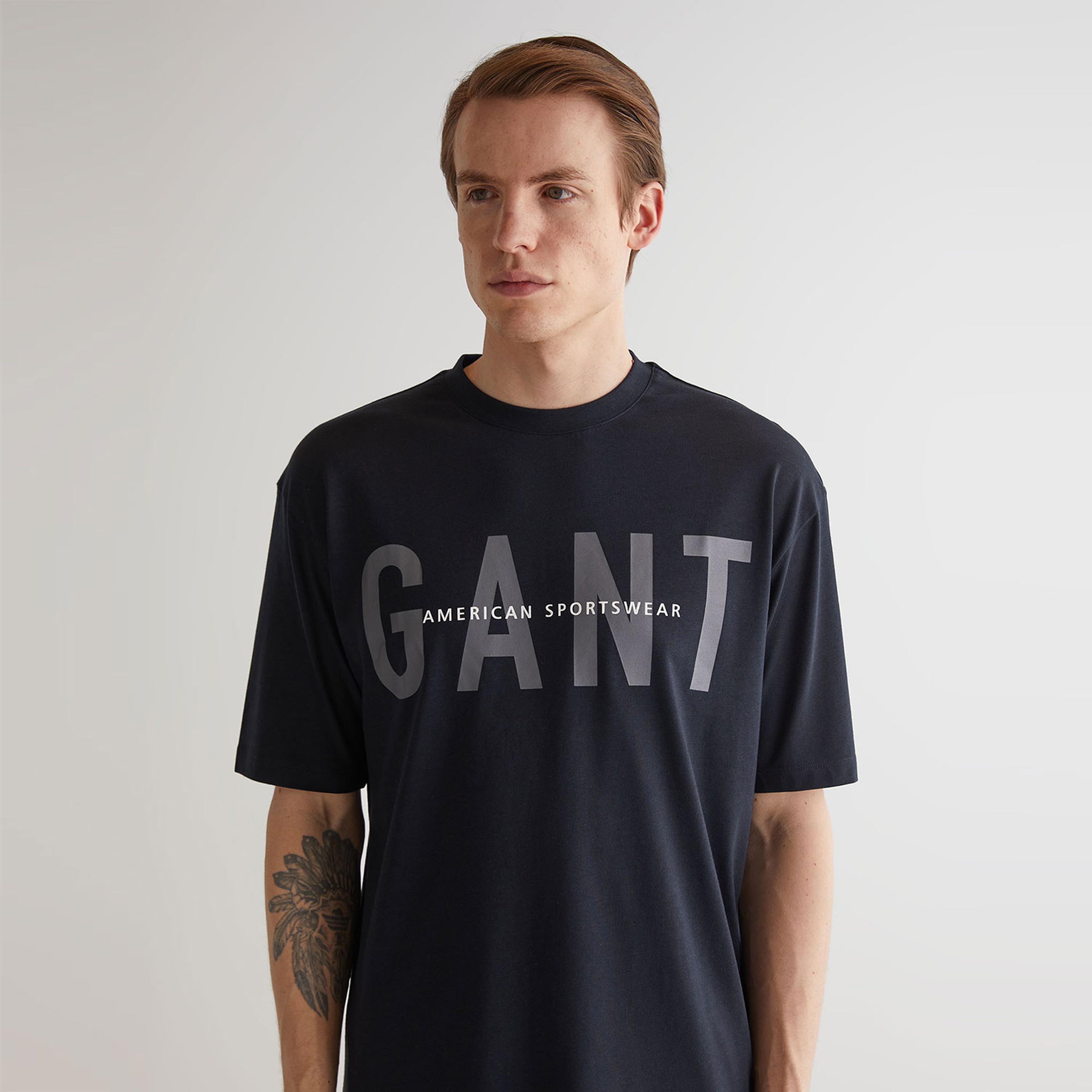 GANT Erkek Siyah Oversize Fit Bisiklet Yaka Logolu T-shirt