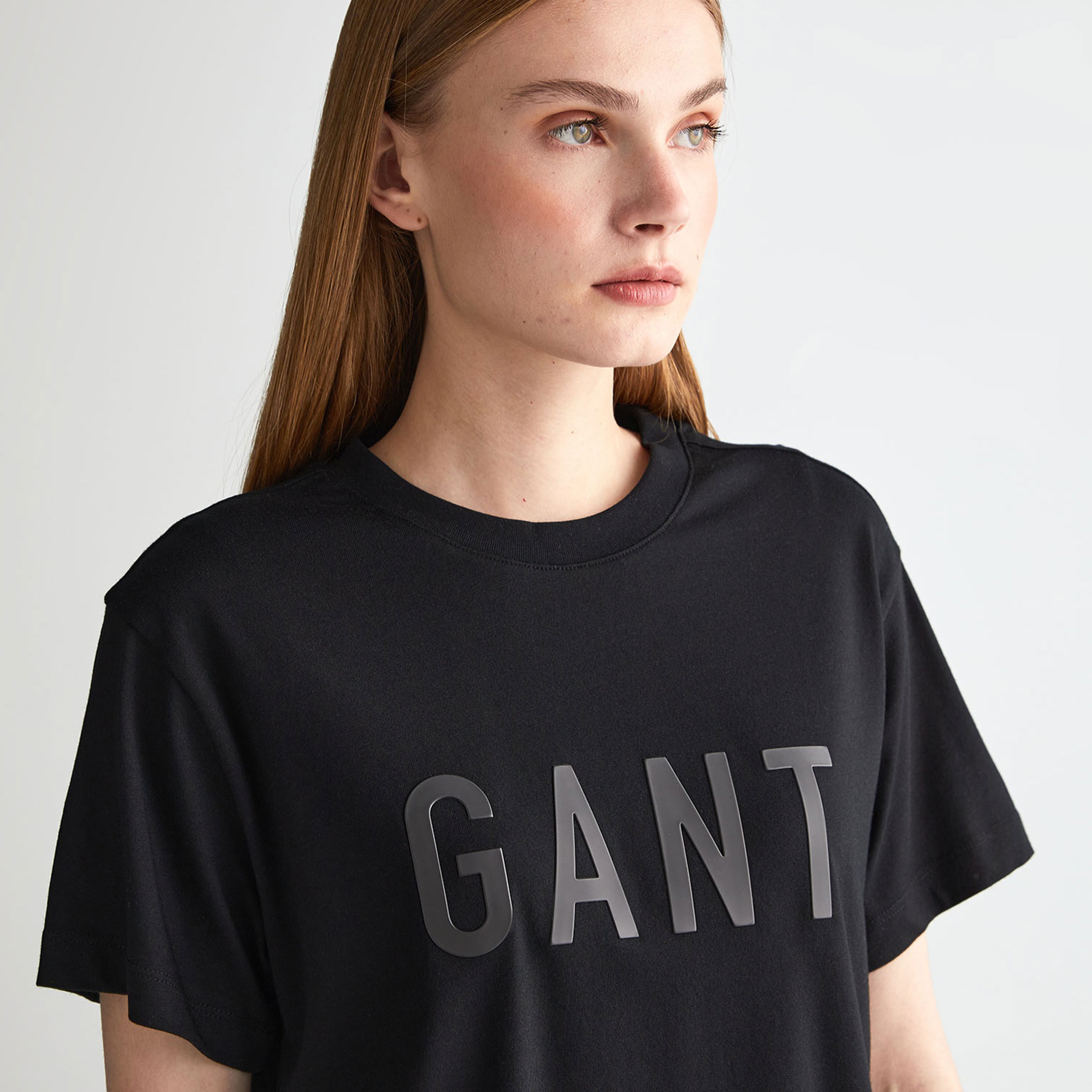 GANT Kadın Siyah Oversize Fit Bisiklet Yaka Logolu T-shirt