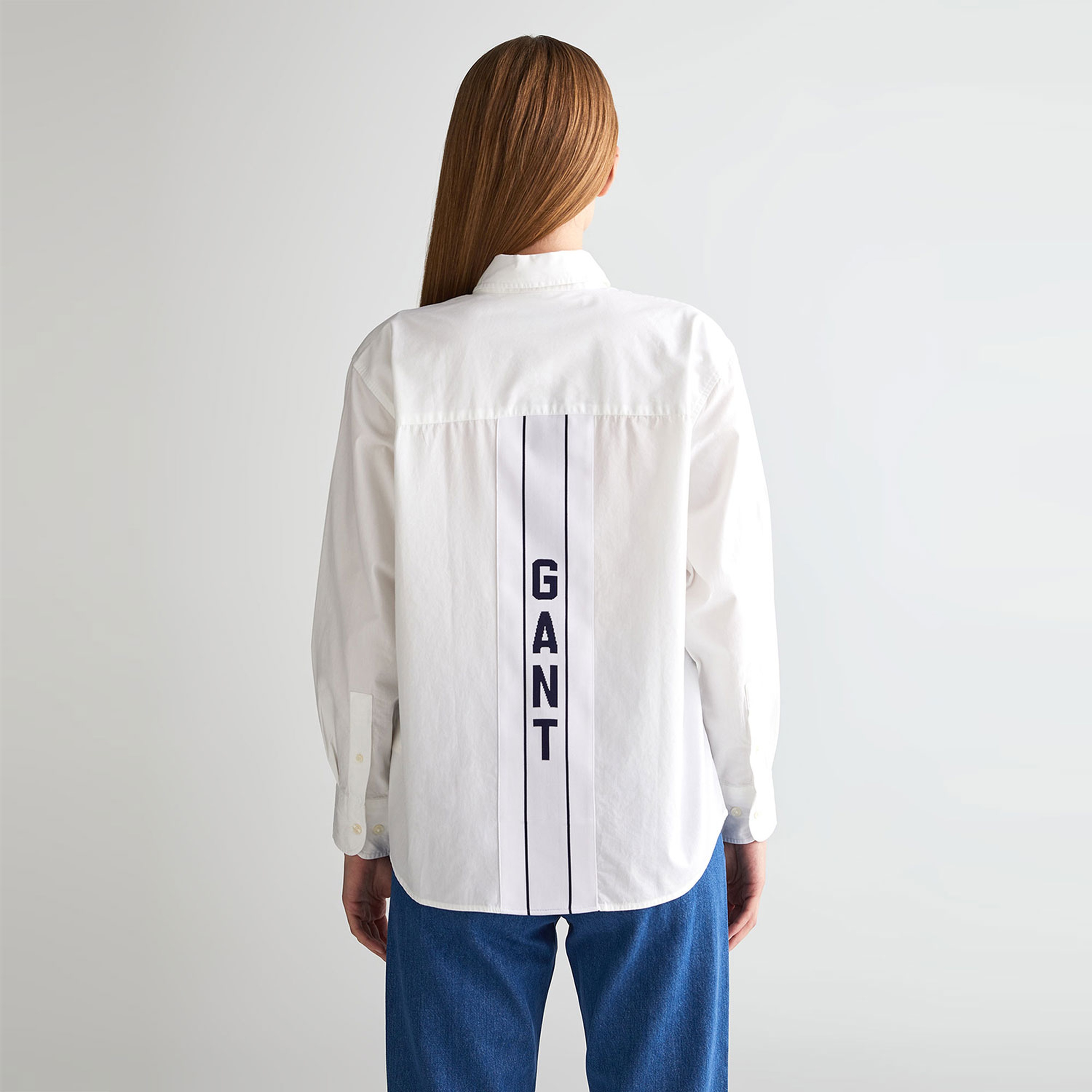 GANT Kadın Beyaz Oversize Fit Klasik Yaka Gömlek