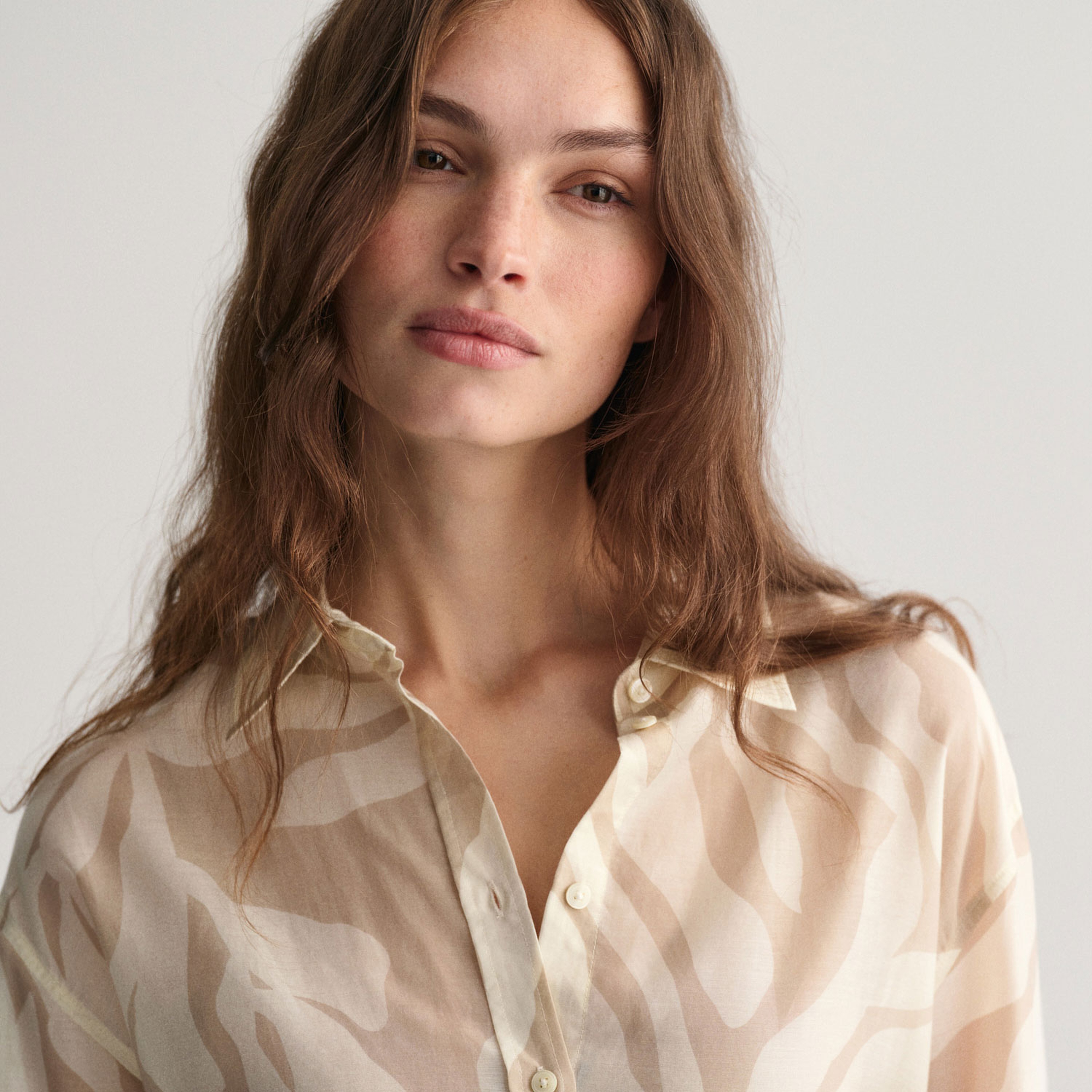 GANT Kadın Bej Relaxed Fit Klasik Yaka Desenli Gömlek