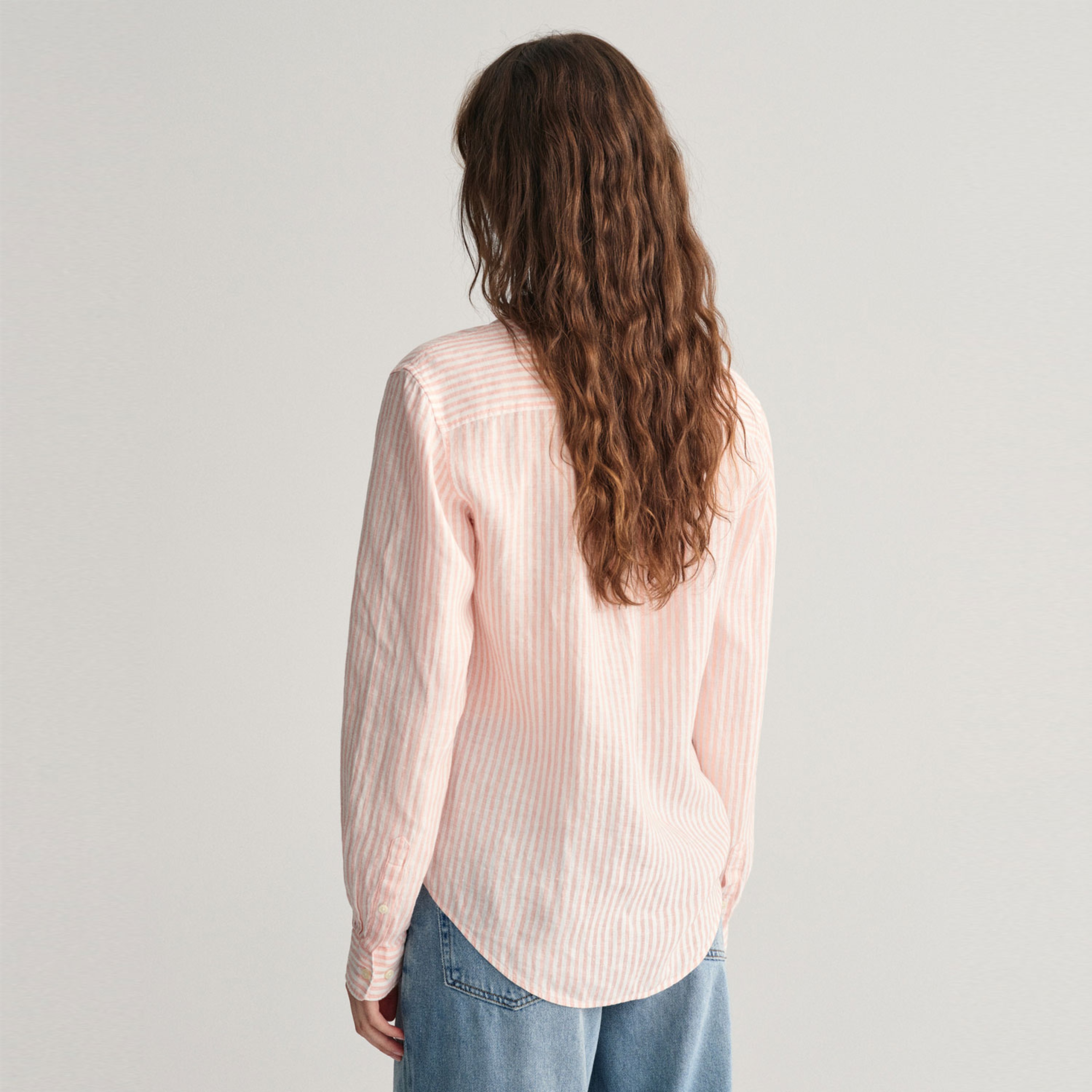 GANT Kadın Pembe Regular Fit Klasik Yaka Çizgili Keten Gömlek