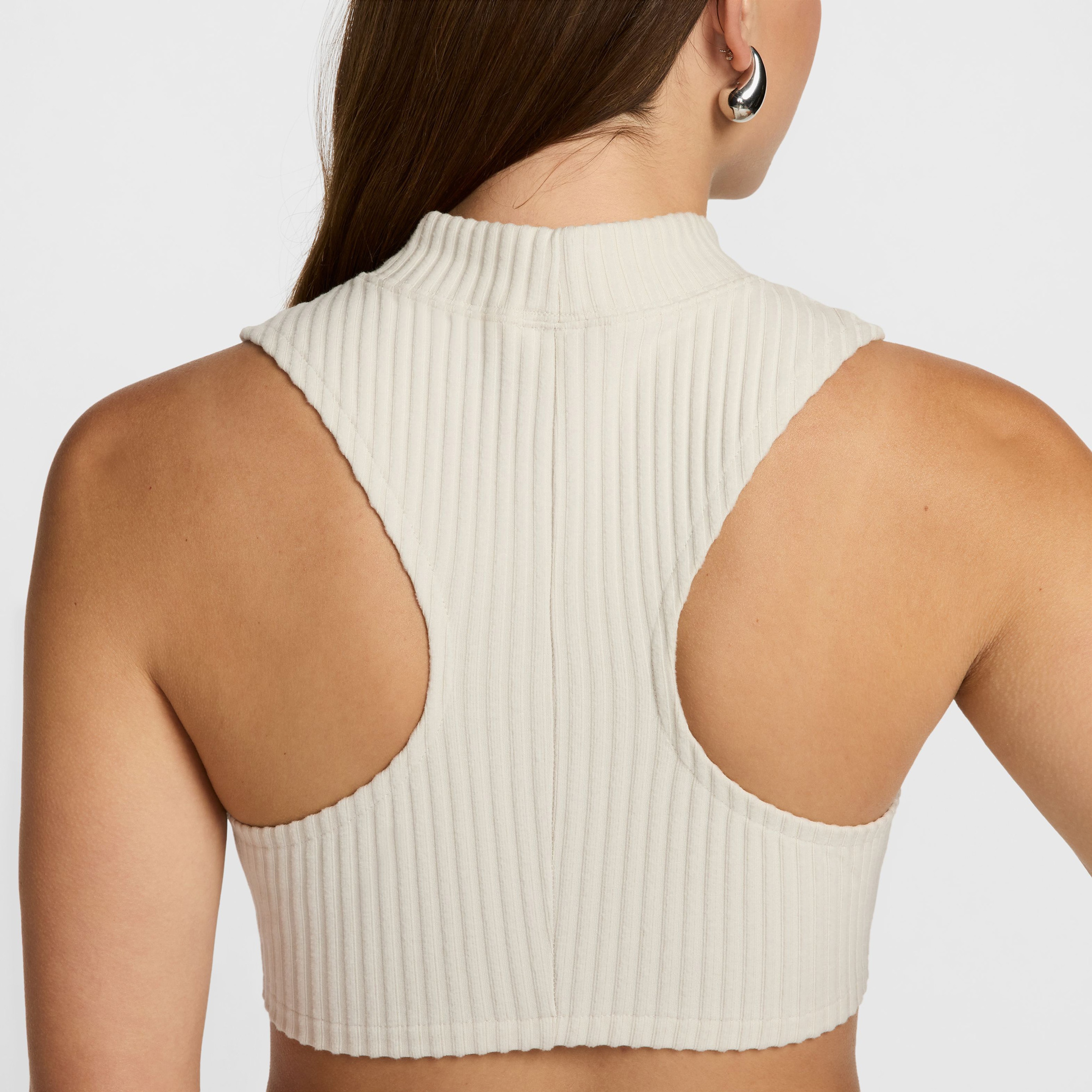 Nike Sportswear Chill Knit Kadın Beyaz Kolsuz T-Shirt