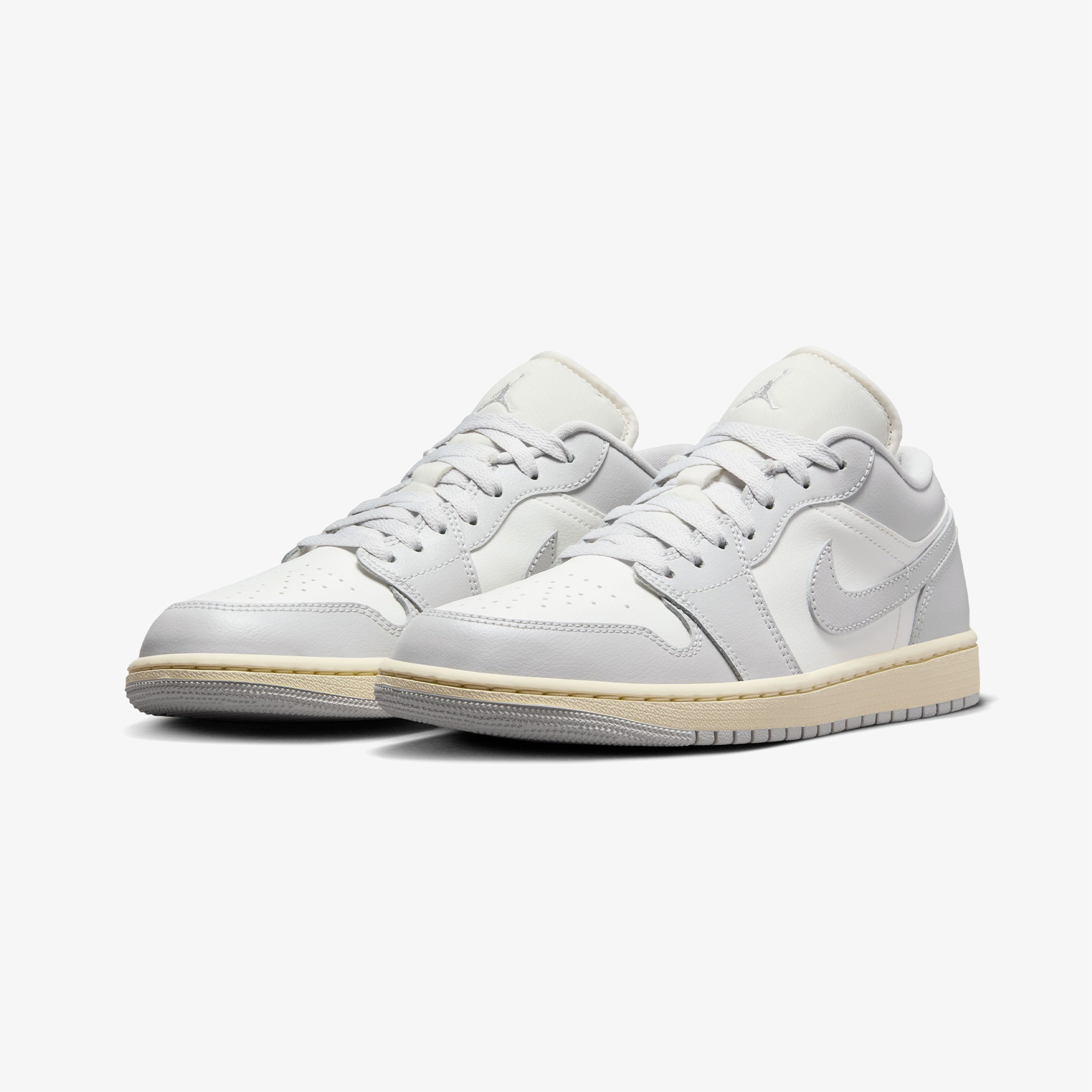 Jordan Air Jordan 1 Low Kadın Beyaz Sneaker