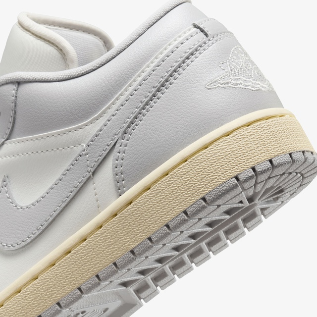 Jordan Jordan Air Jordan 1 Low Kadın Beyaz Sneaker Occasion'da! Beyaz - 9. görsel