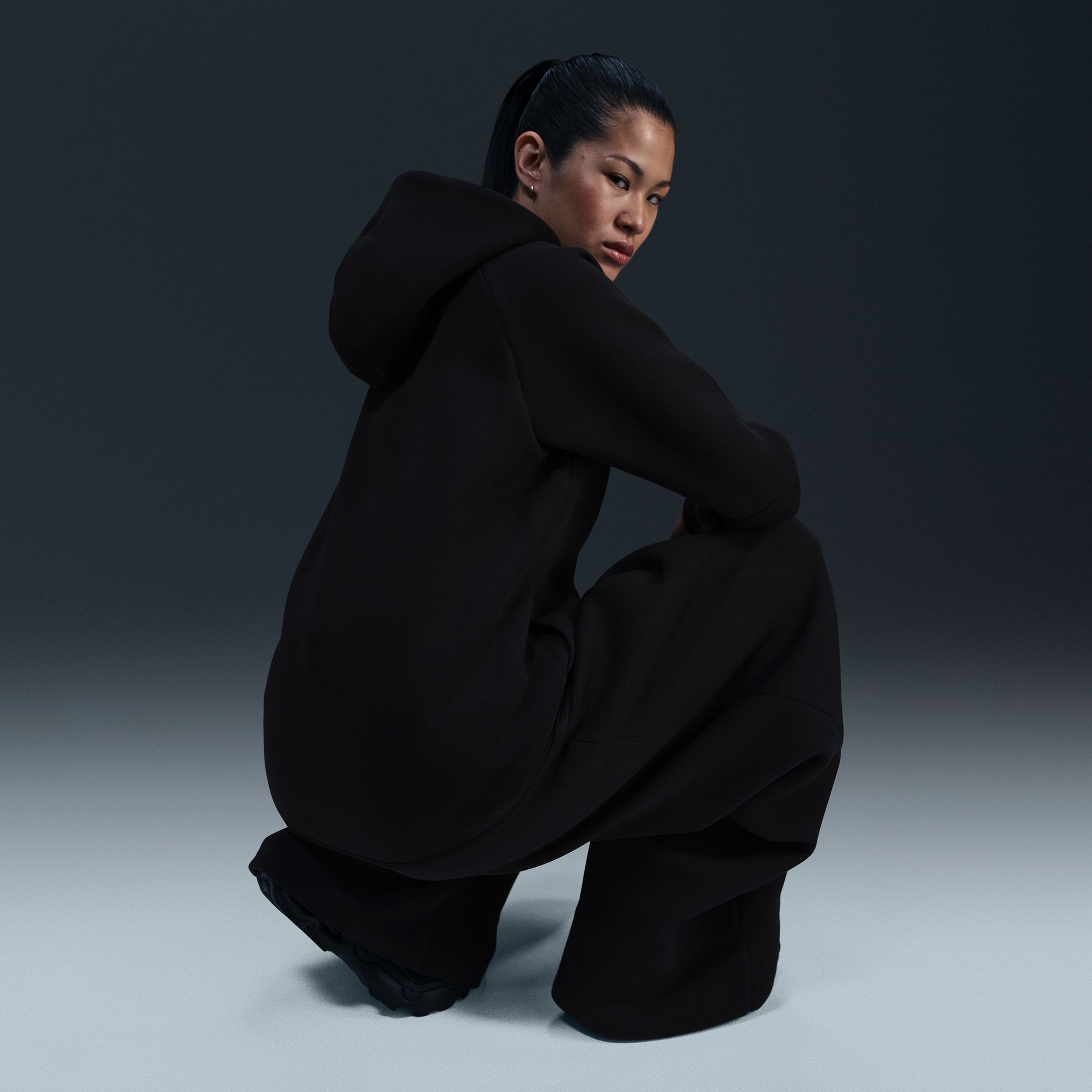 Nike Sportswear Tech Fleece Windrunner Kadın Siyah Sweatshirt