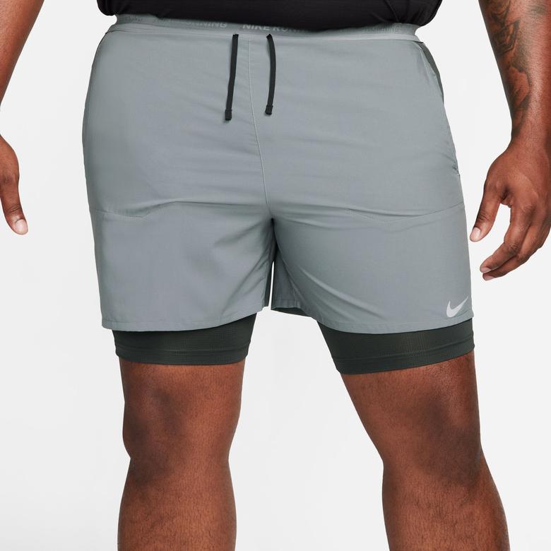 Nike Dri-FIT Stride 13 cm Hybrid Erkek Gri Şort