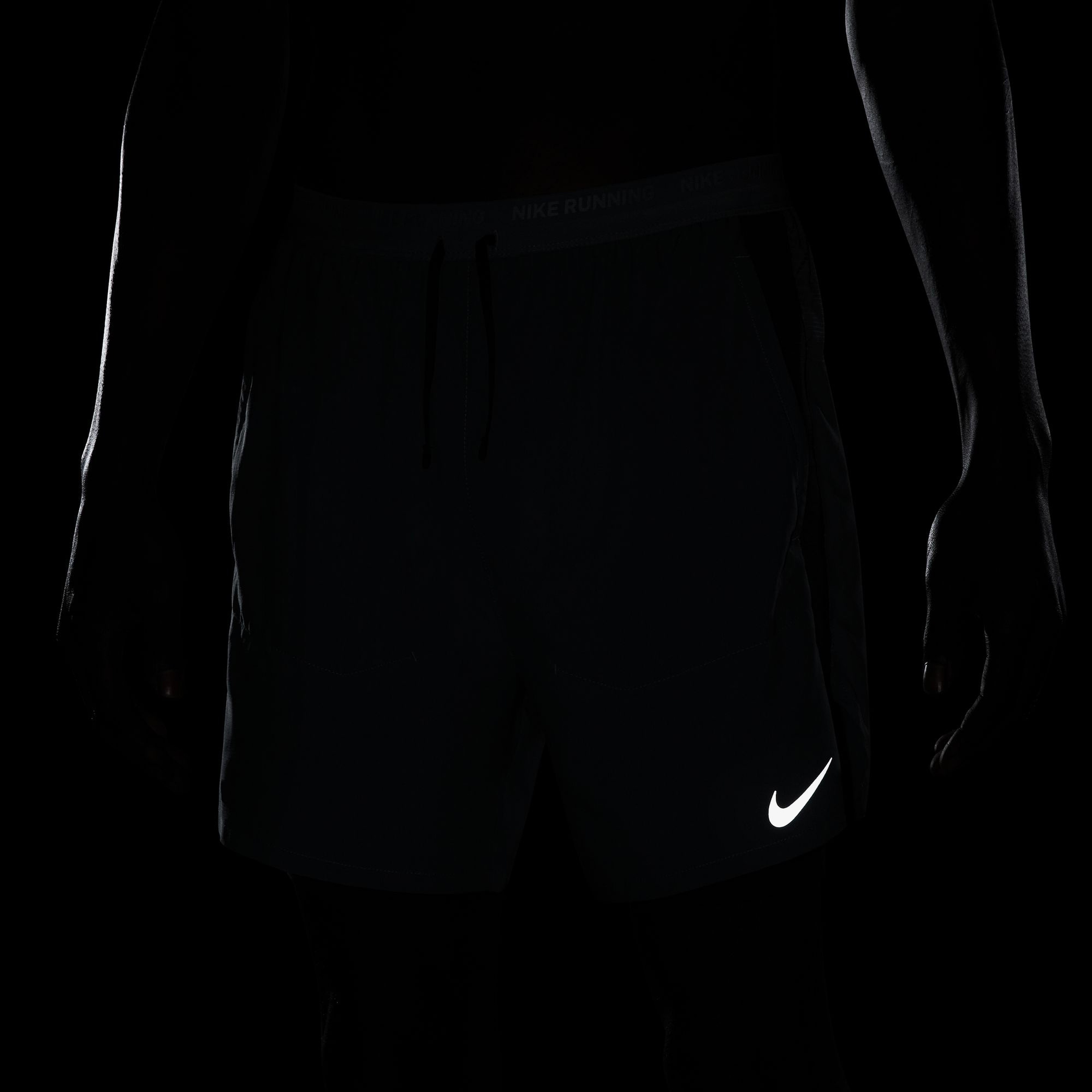 Nike Dri-FIT Stride 13 cm Hybrid Erkek Gri Şort