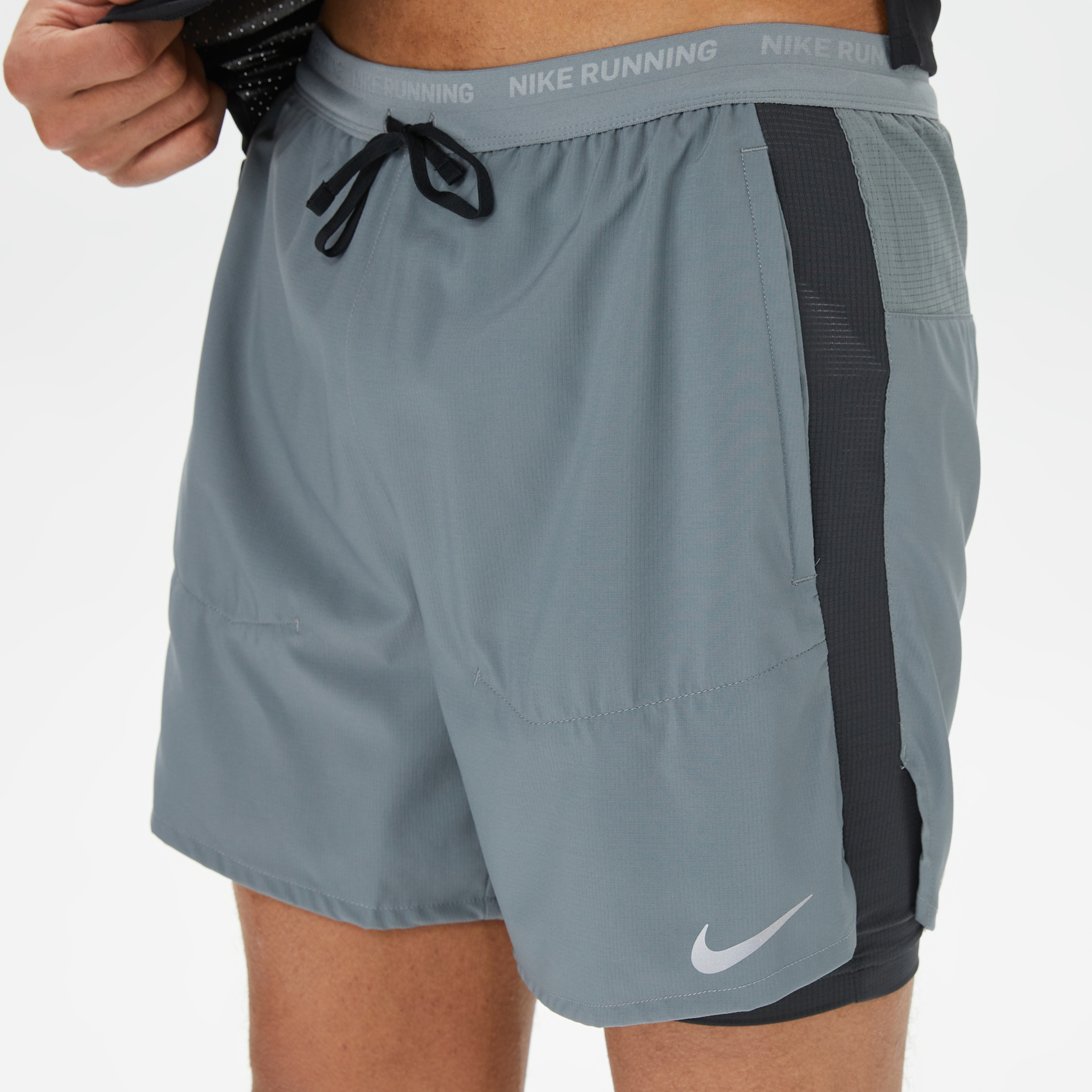 Nike Dri-FIT Stride 13 cm Hybrid Erkek Gri Şort