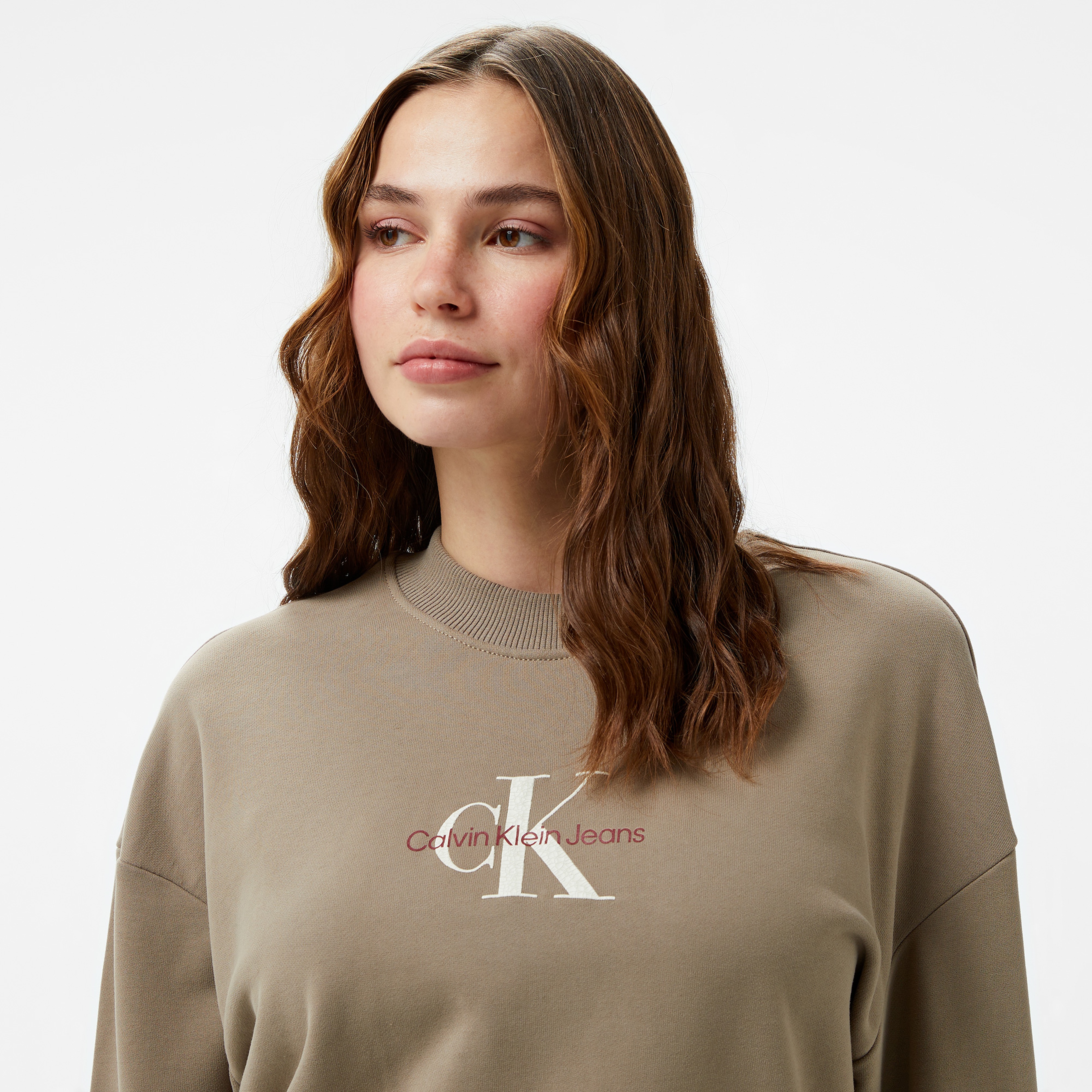 Calvin Klein Jeans Textured Monologo Crewneck Kadın Kahverengi Sweatshirt