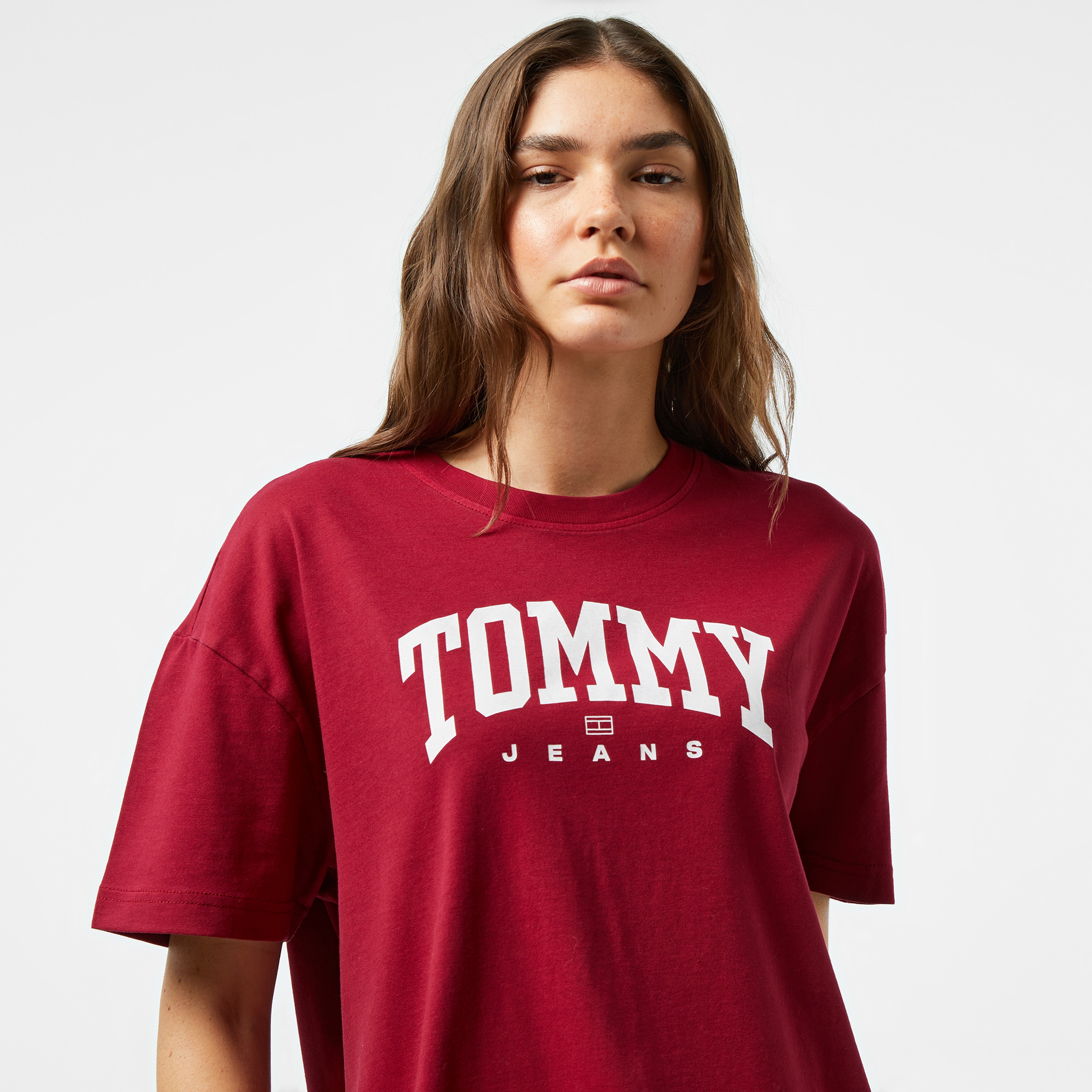 Tommy Jeans Kadın Kırmızı T-Shirt