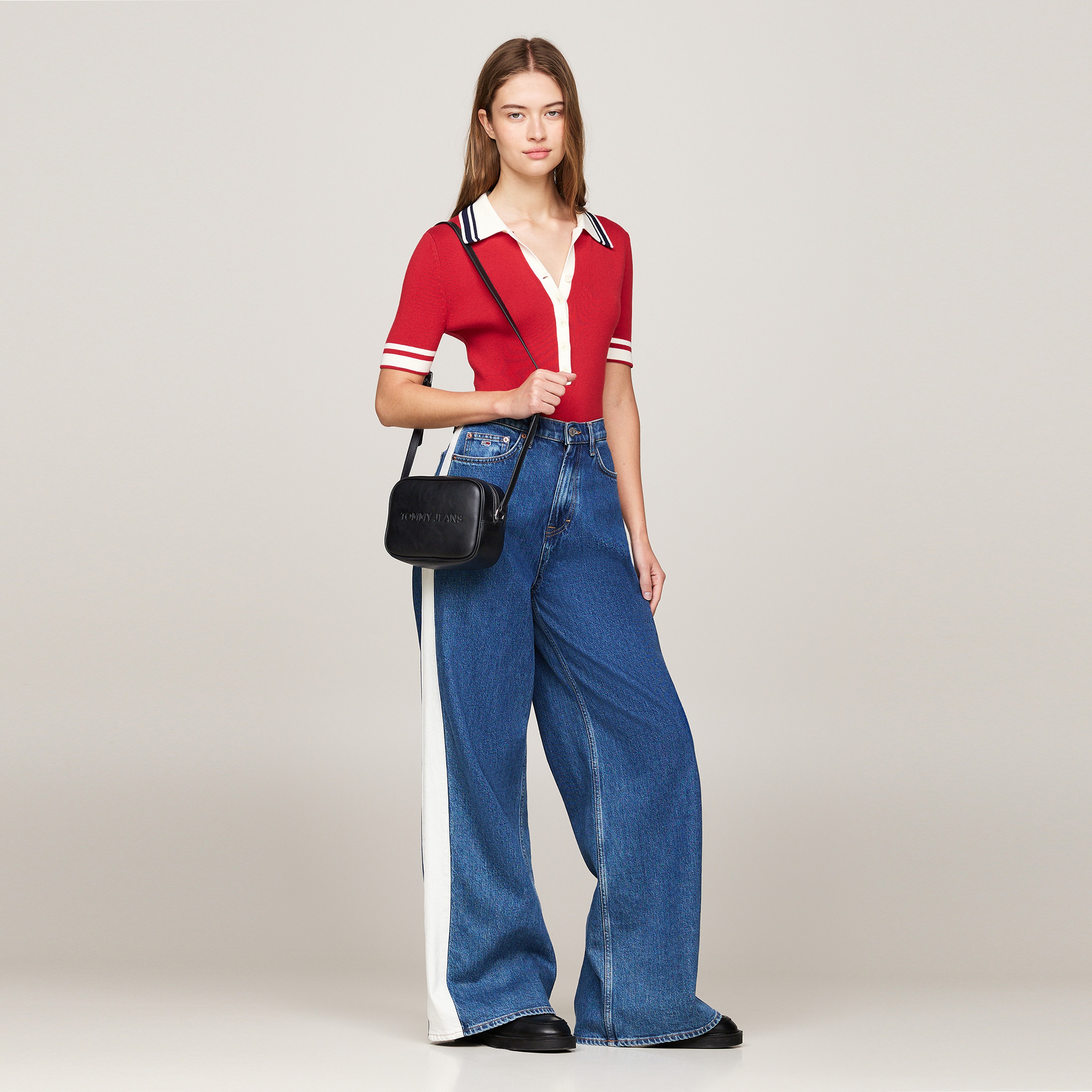 Tommy Jeans Essential Embossed Logo Kadın Siyah Çanta