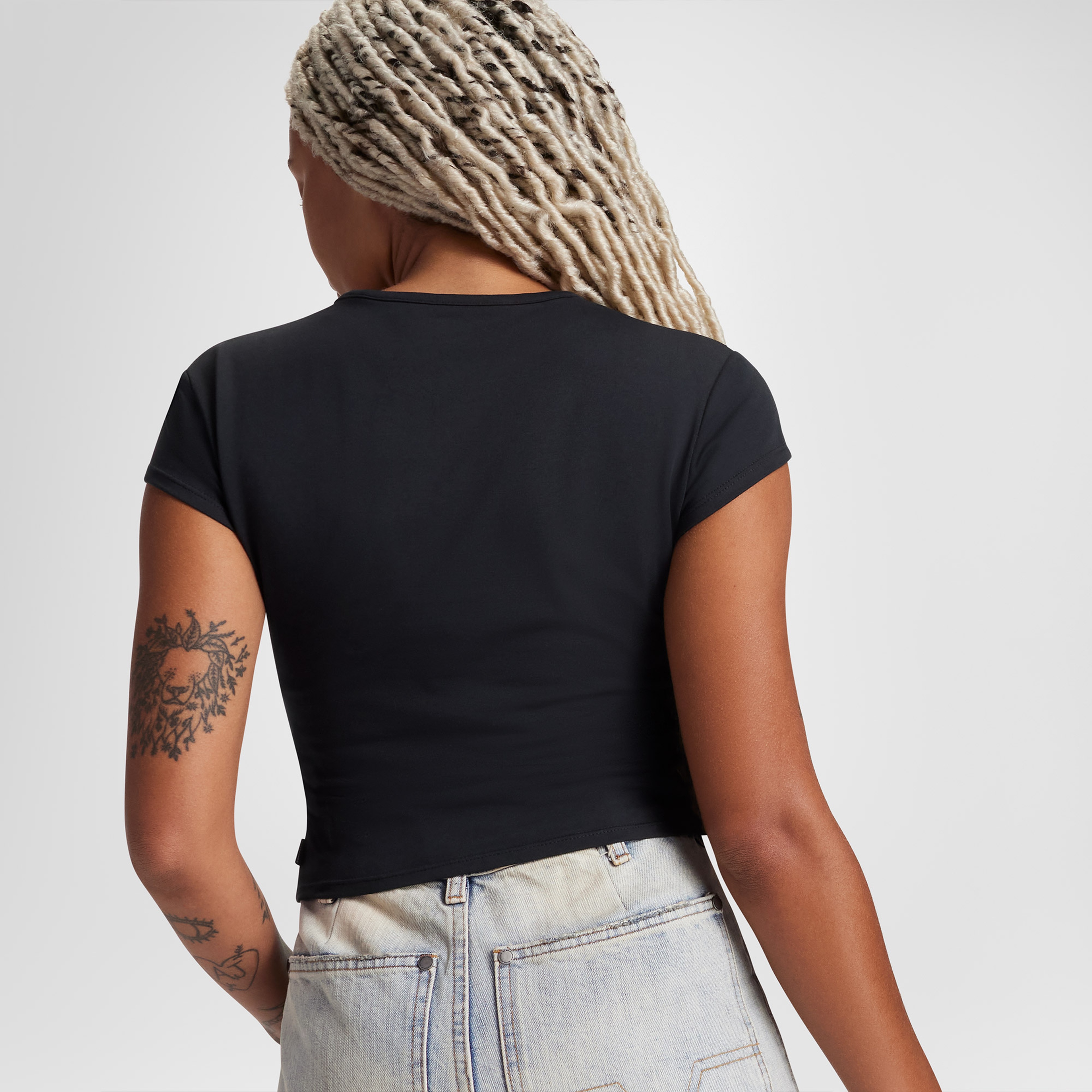 Converse Classic Kadın Slim Fit V Yaka Büzgülü Siyah T-Shirt