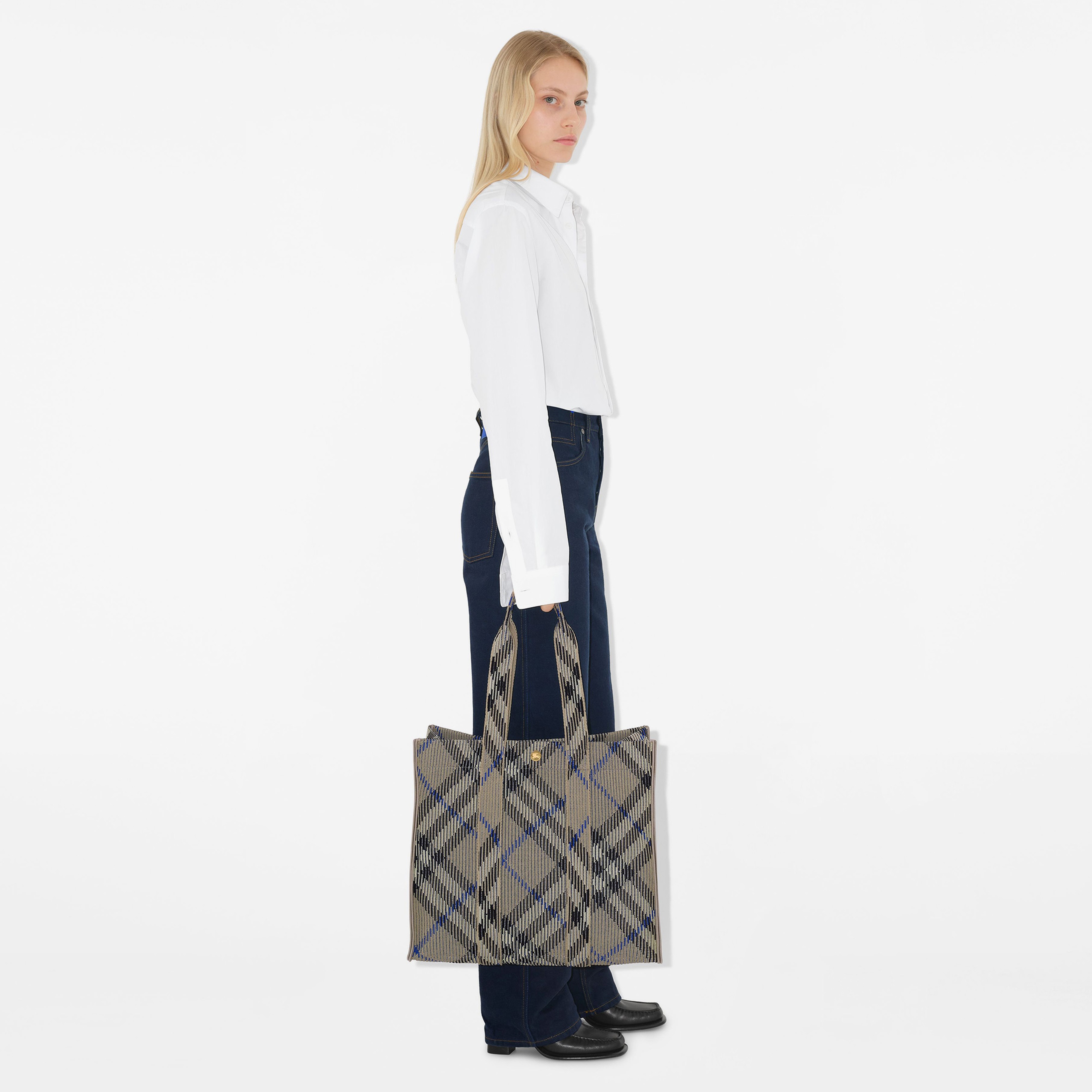 Burberry Medium Check Knitted Kadın Krem Rengi El Çantası