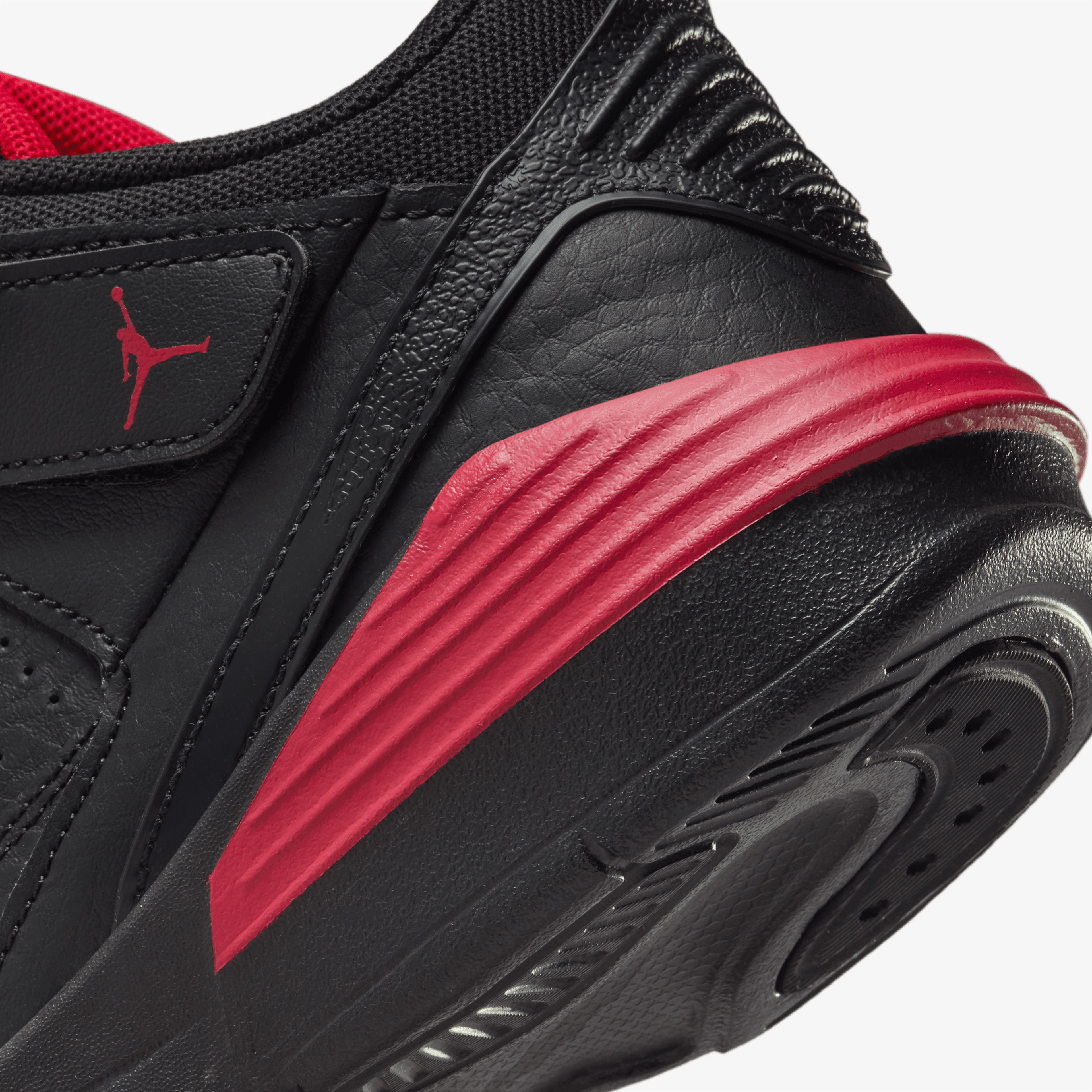 Jordan Max Aura 5 Çocuk Siyah/Kırmızı Spor Ayakkabı