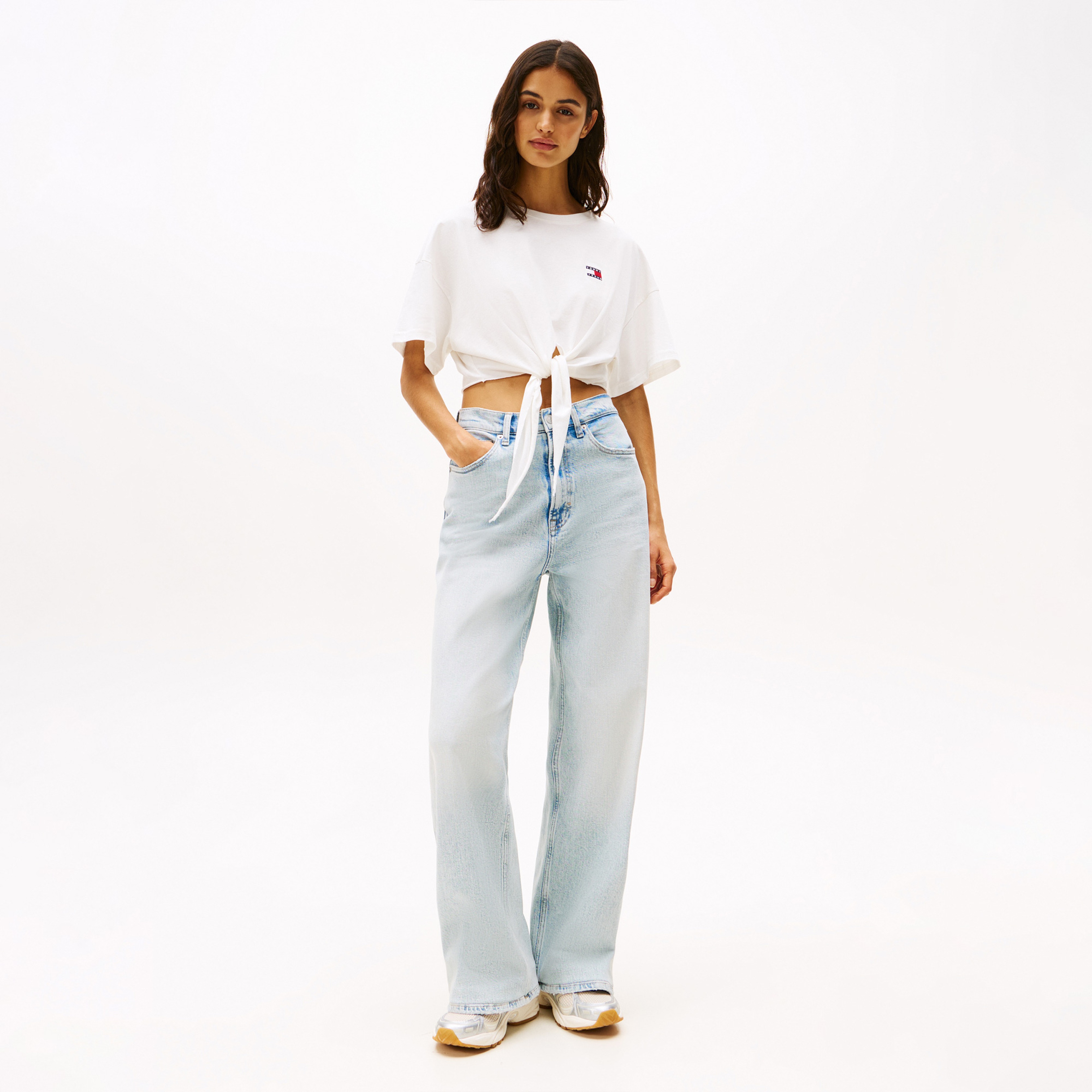 Tommy Jeans Regular Waist Tie Badge Kadın Beyaz T-Shirt