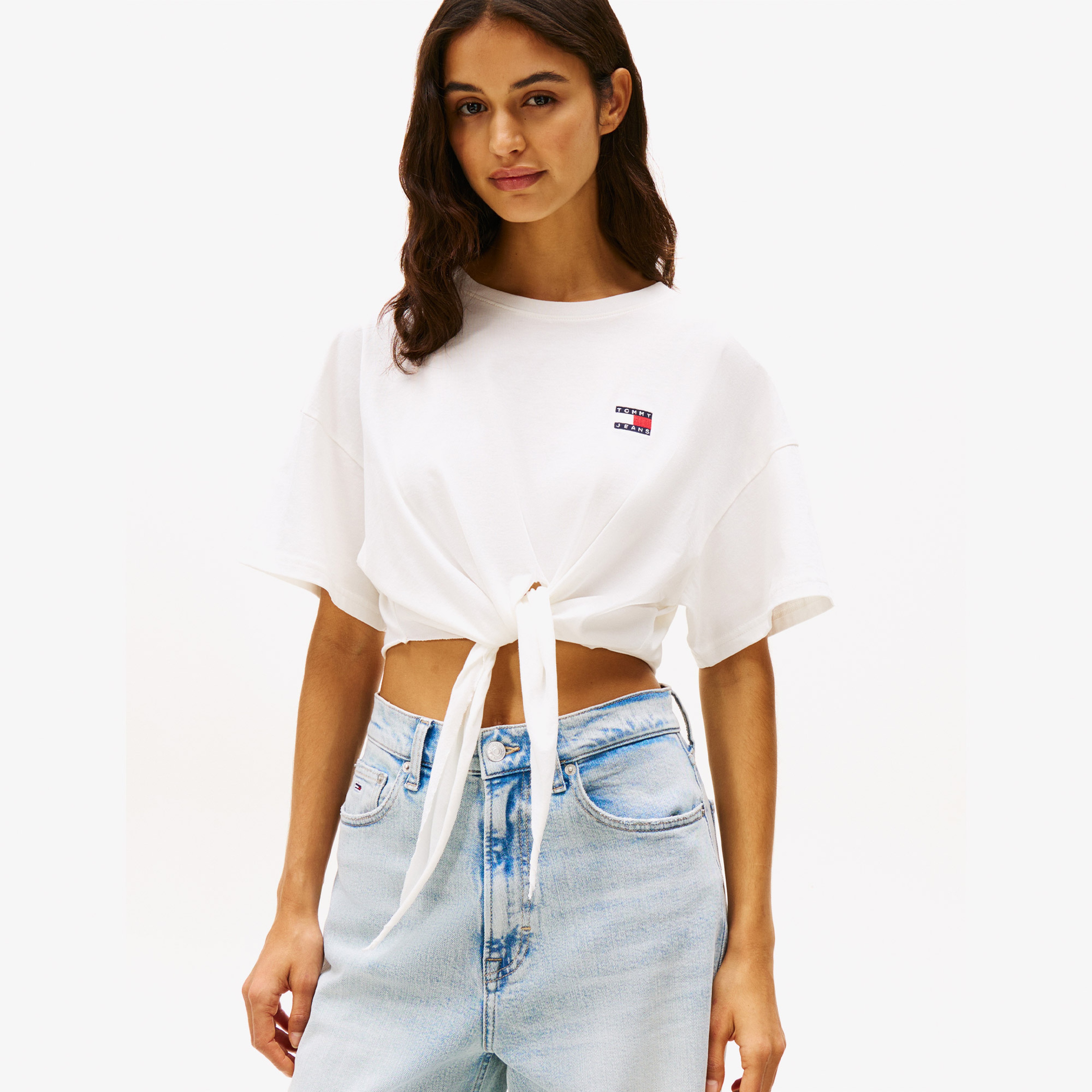 Tommy Jeans Regular Waist Tie Badge Kadın Beyaz T-Shirt