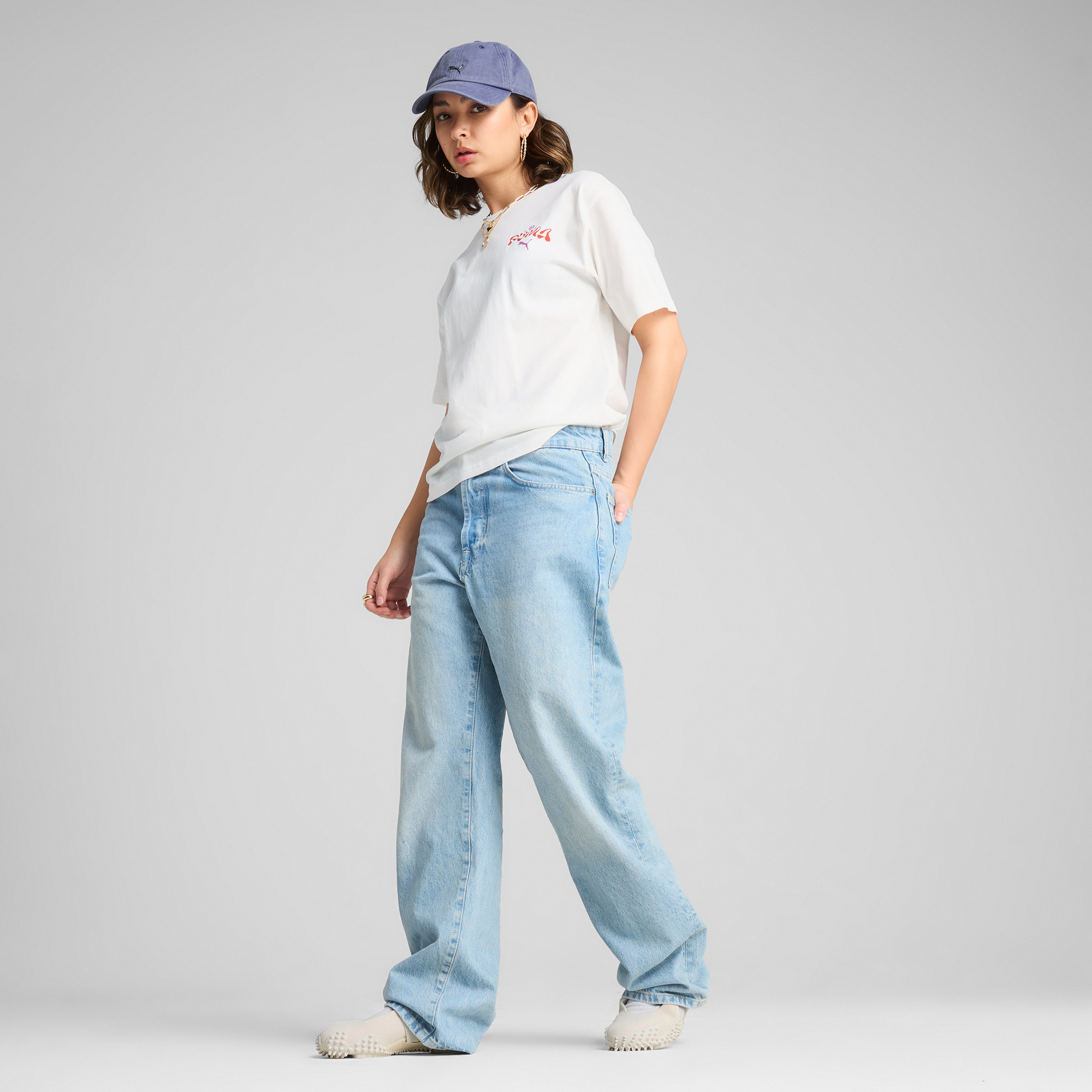 Puma Wardrobe Ess Graphic Kadın Beyaz T-Shirt