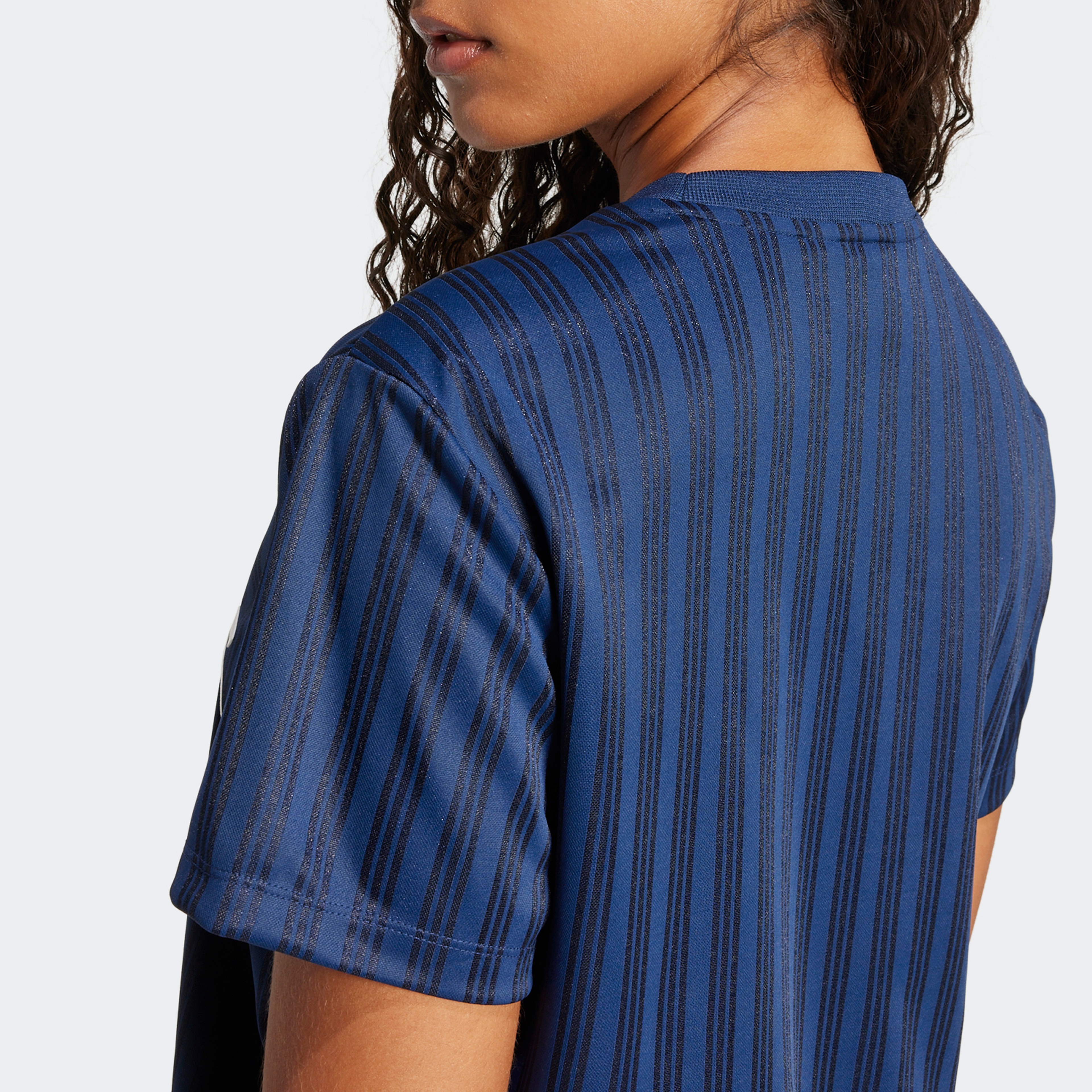 adidas Linear Graphic Boyfriend Kadın Mavi T-Shirt