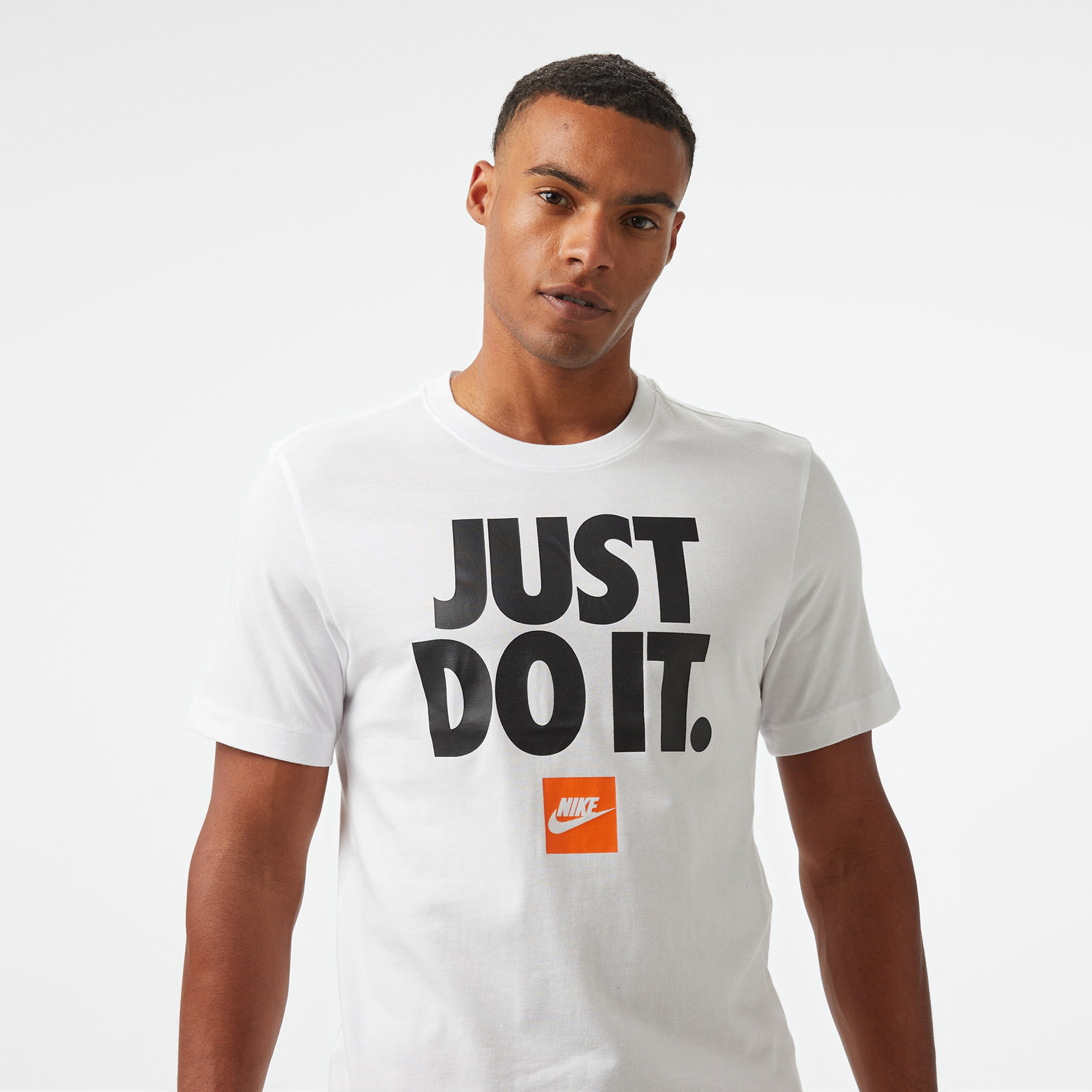 Nike Sportswear 'Just Do It' Erkek Beyaz T-Shirt