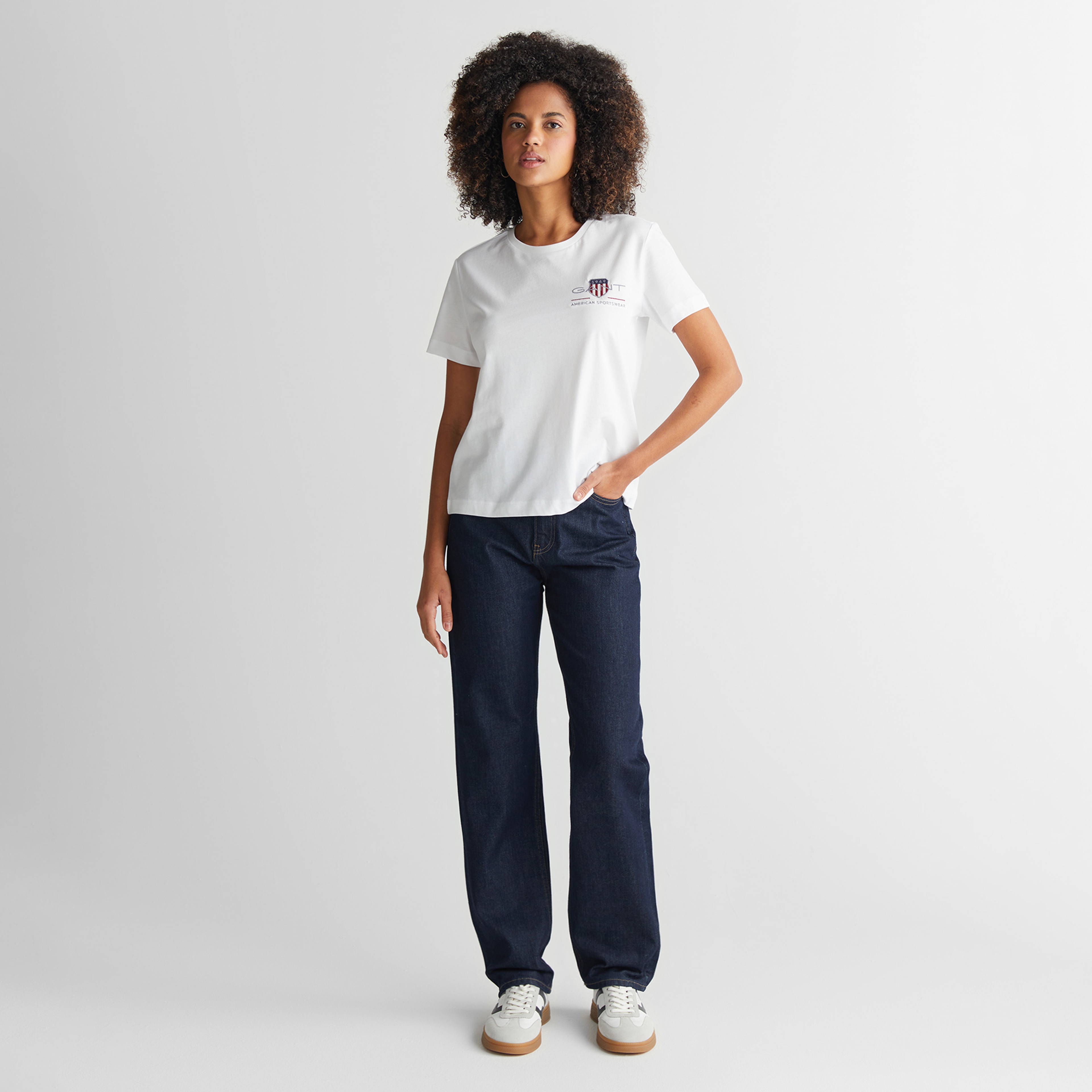 GANT Kadın Beyaz Regular Fit Bisiklet Yaka Logolu T-Shirt