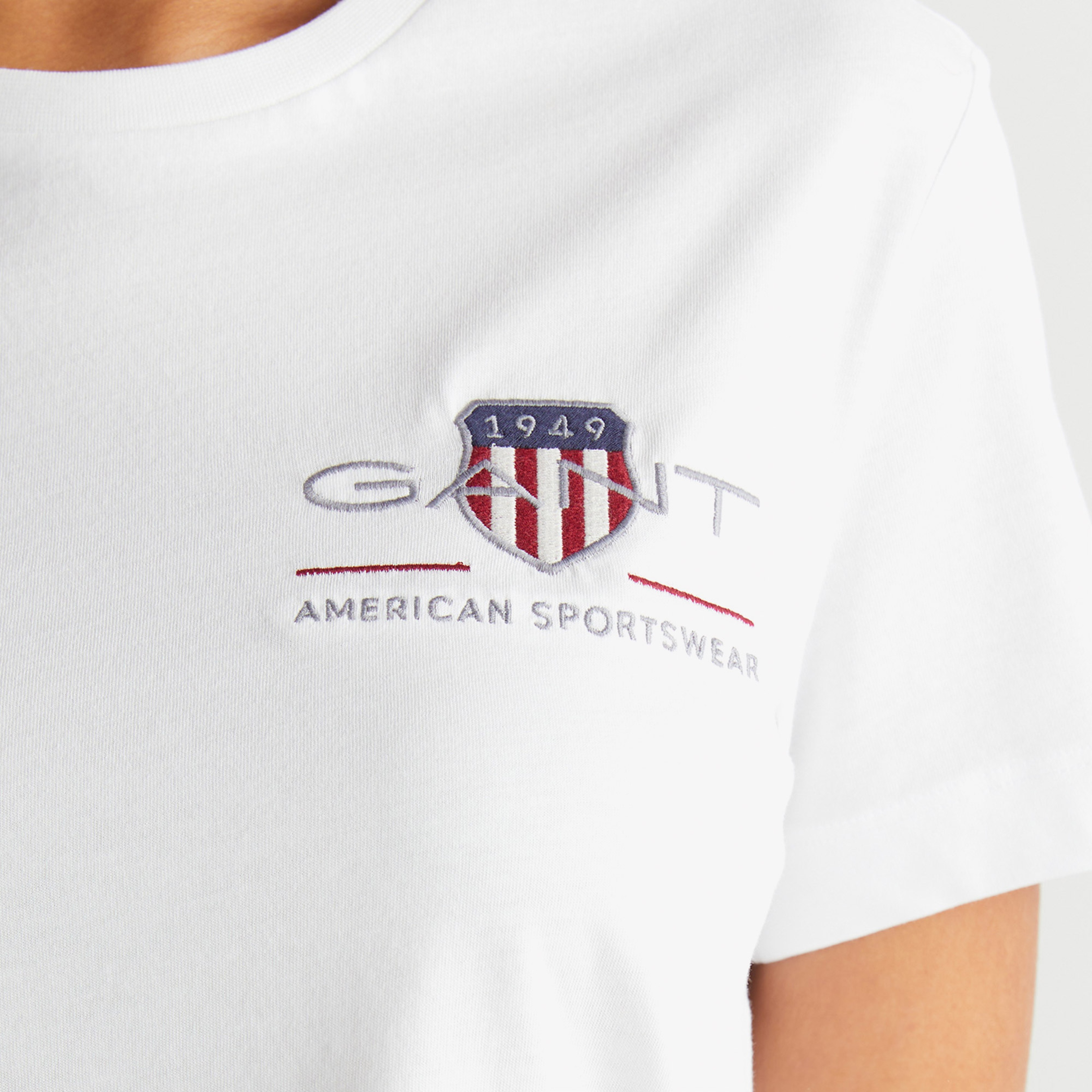 GANT Kadın Beyaz Regular Fit Bisiklet Yaka Logolu T-Shirt