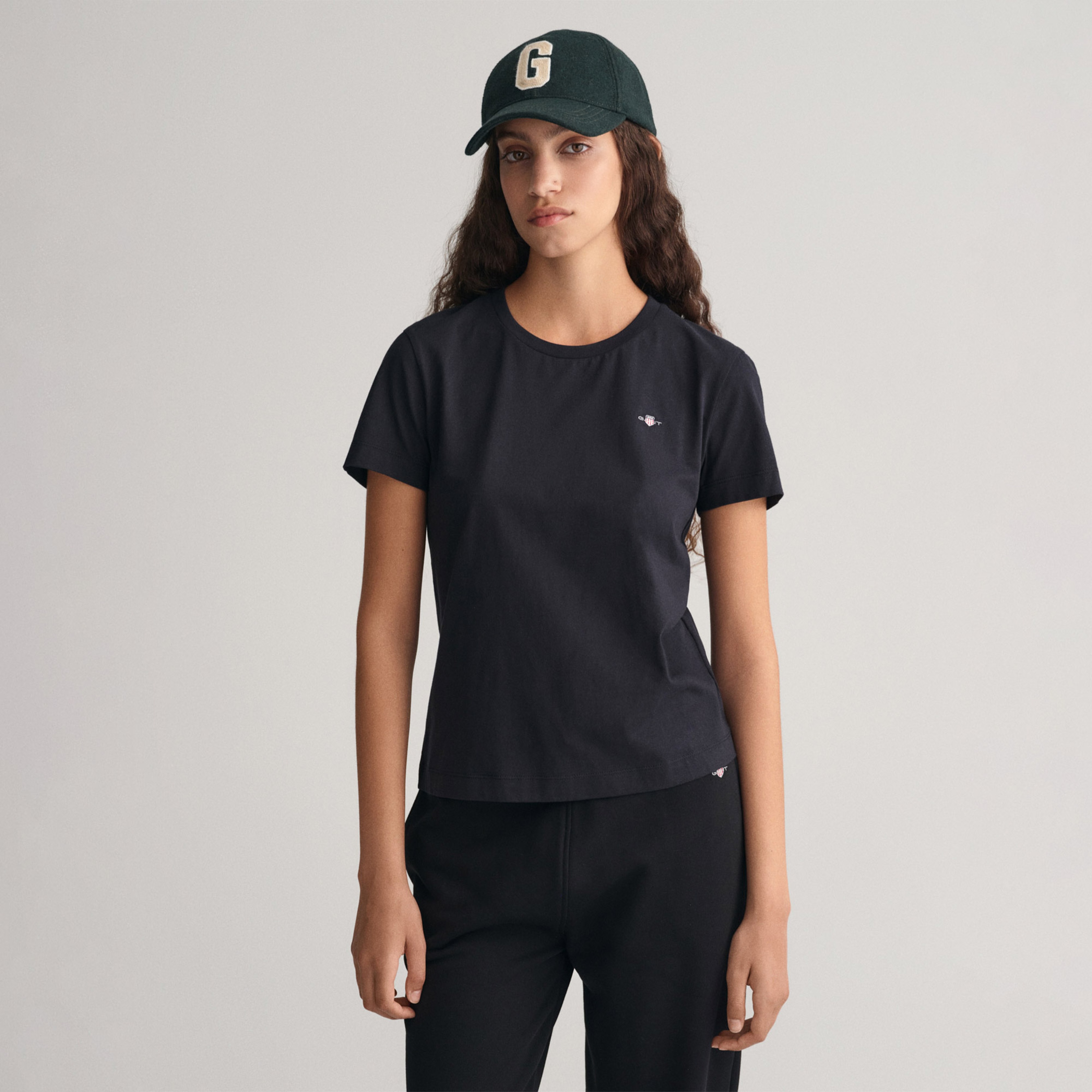 GANT Kadın Siyah Bisiklet Yaka Regular Fit T-Shirt