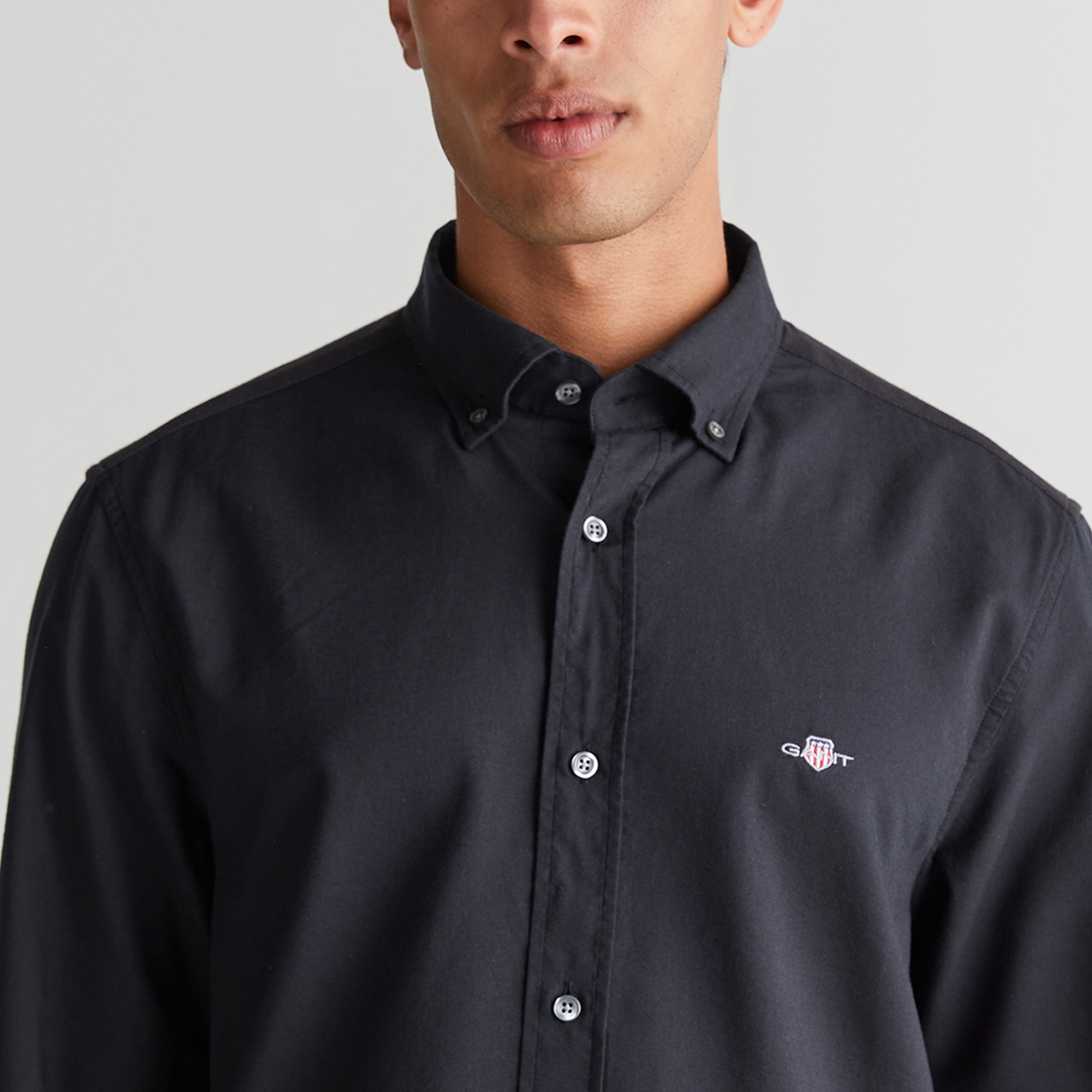 GANT Erkek Siyah Düğmeli Yaka Gömlek