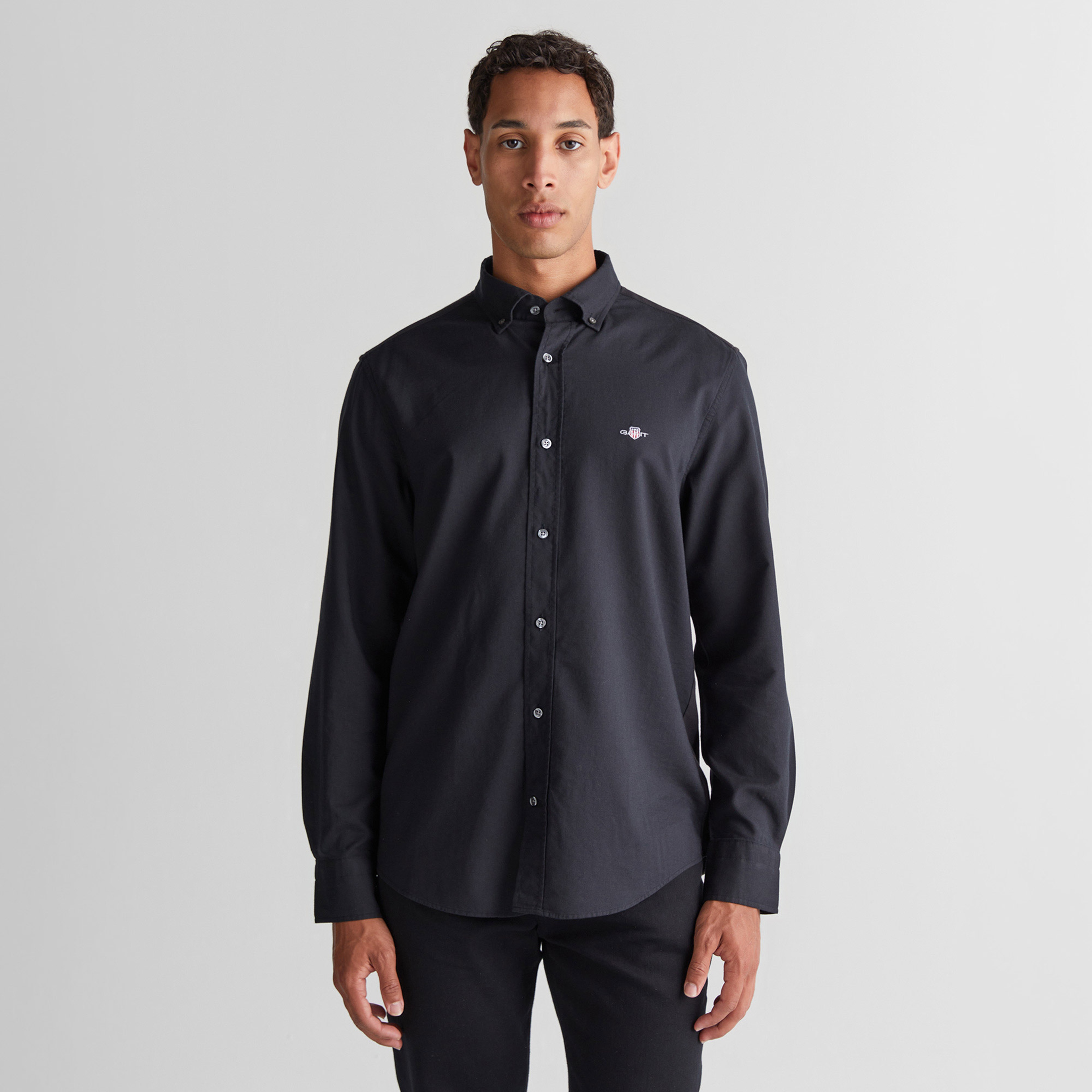 GANT Erkek Siyah Düğmeli Yaka Gömlek