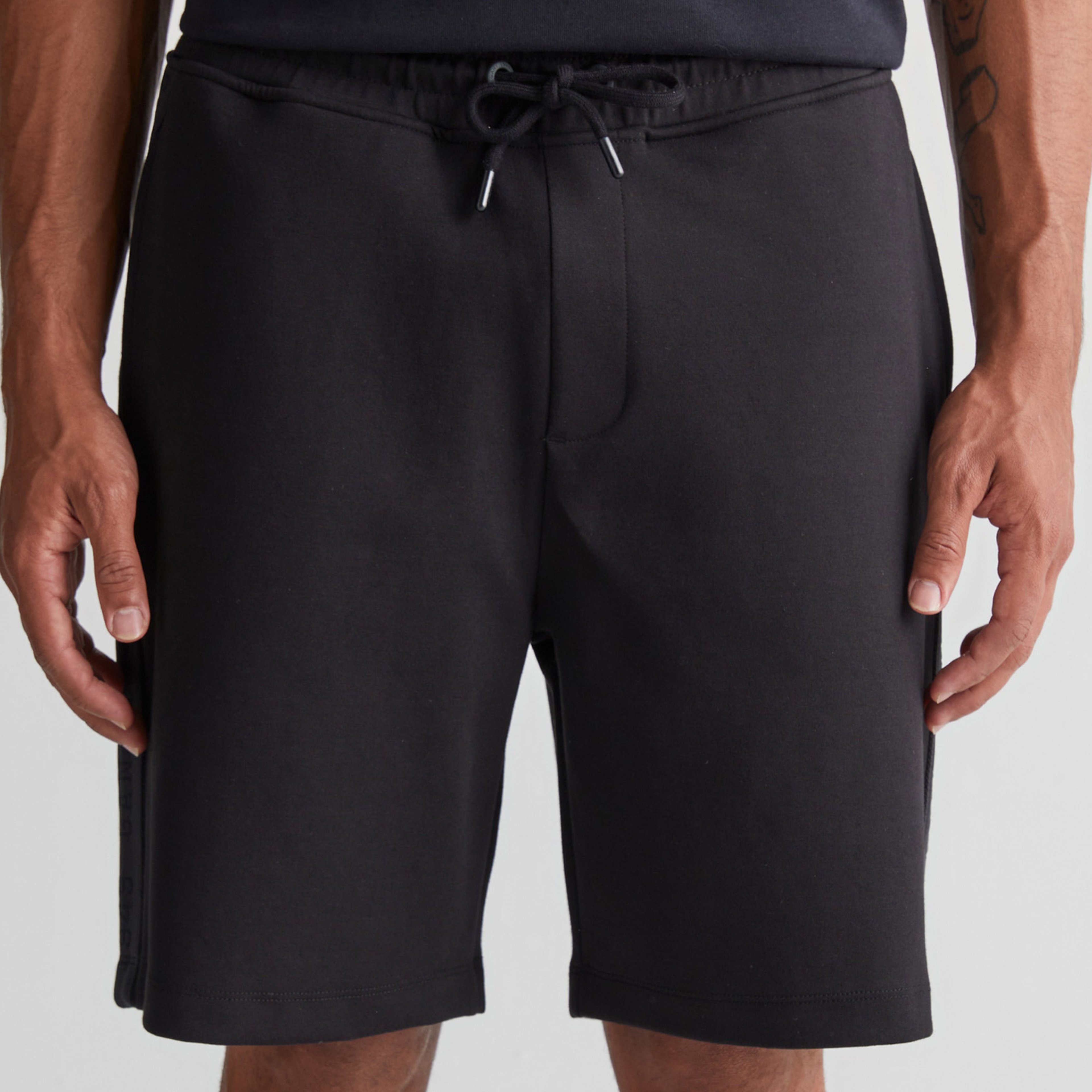 GANT Erkek Siyah Regular Fit Logolu Şort