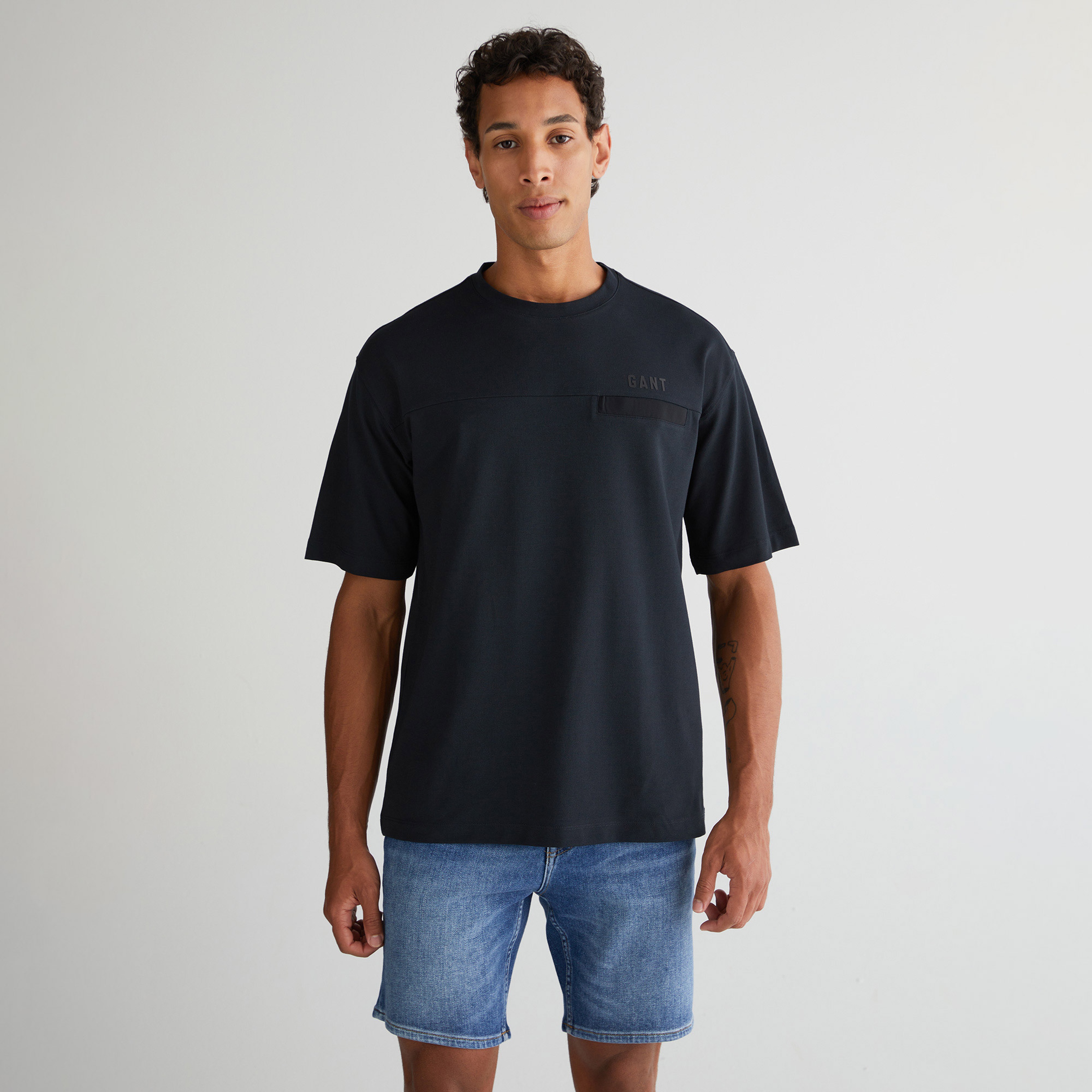 GANT Erkek Siyah Relaxed Fit Bisiklet Yaka Logolu T-Shirt