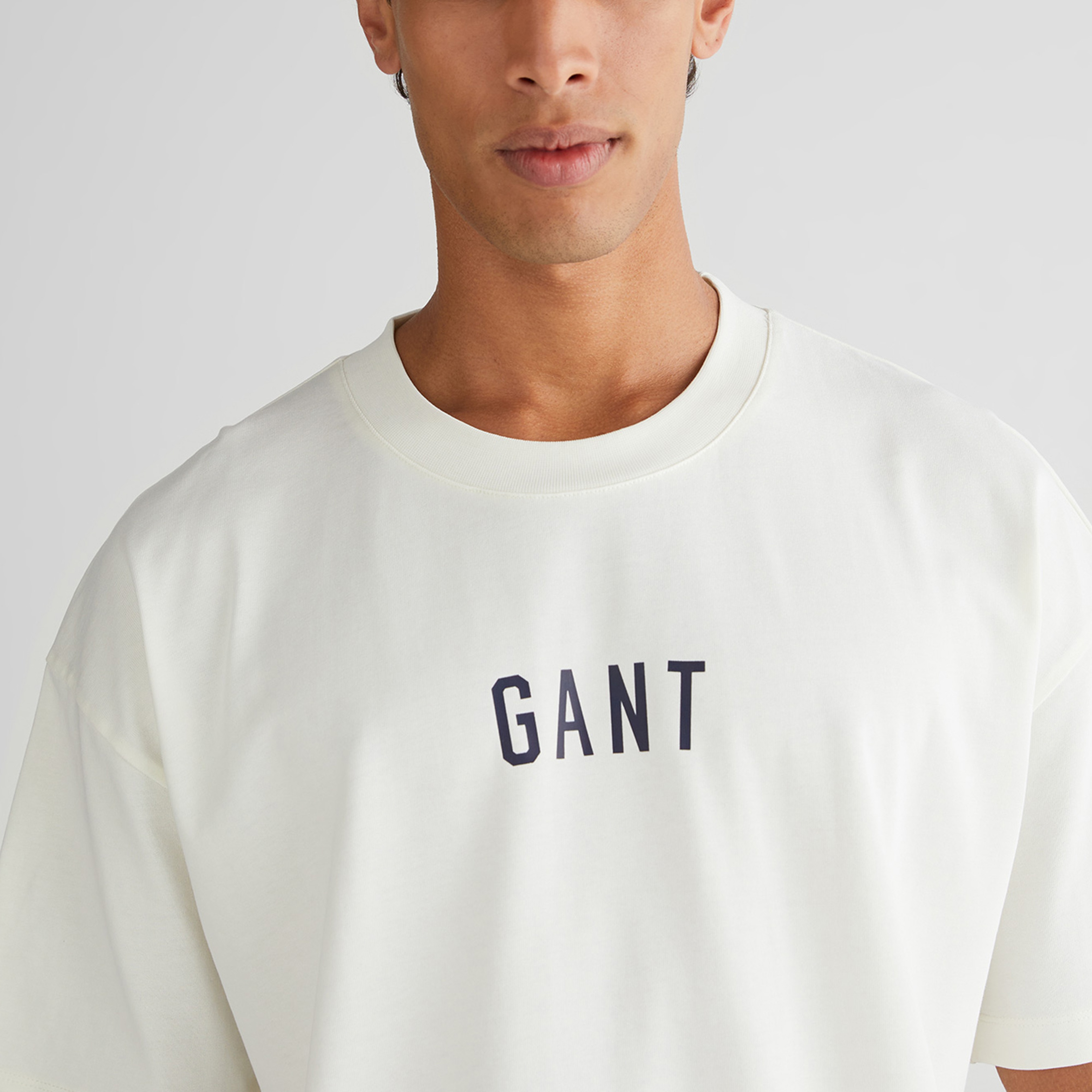 GANT Erkek Krem Relaxed Fit Bisiklet Yaka Logolu T-Shirt