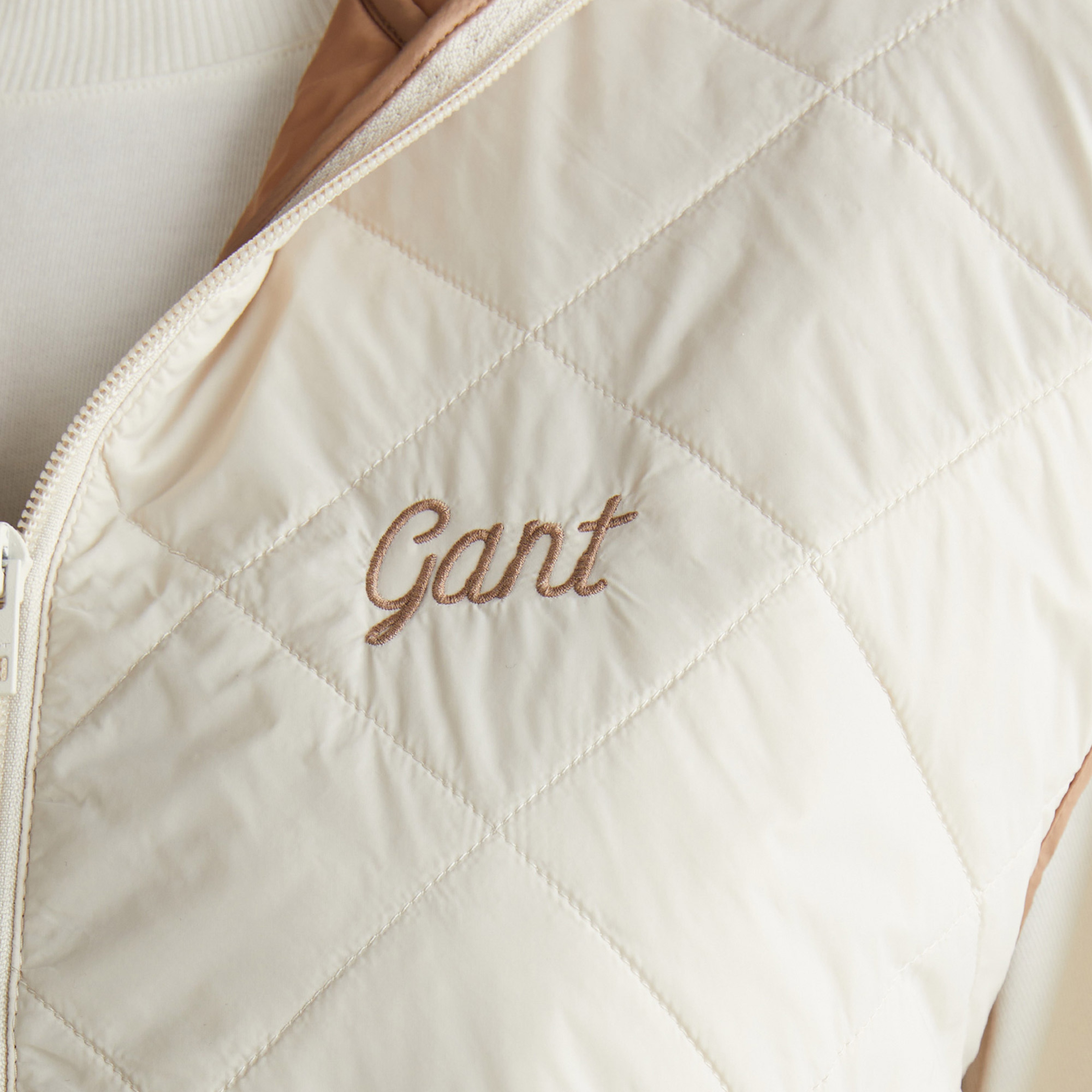 GANT Kadın Krem Kapüşonlu Logolu Yelek