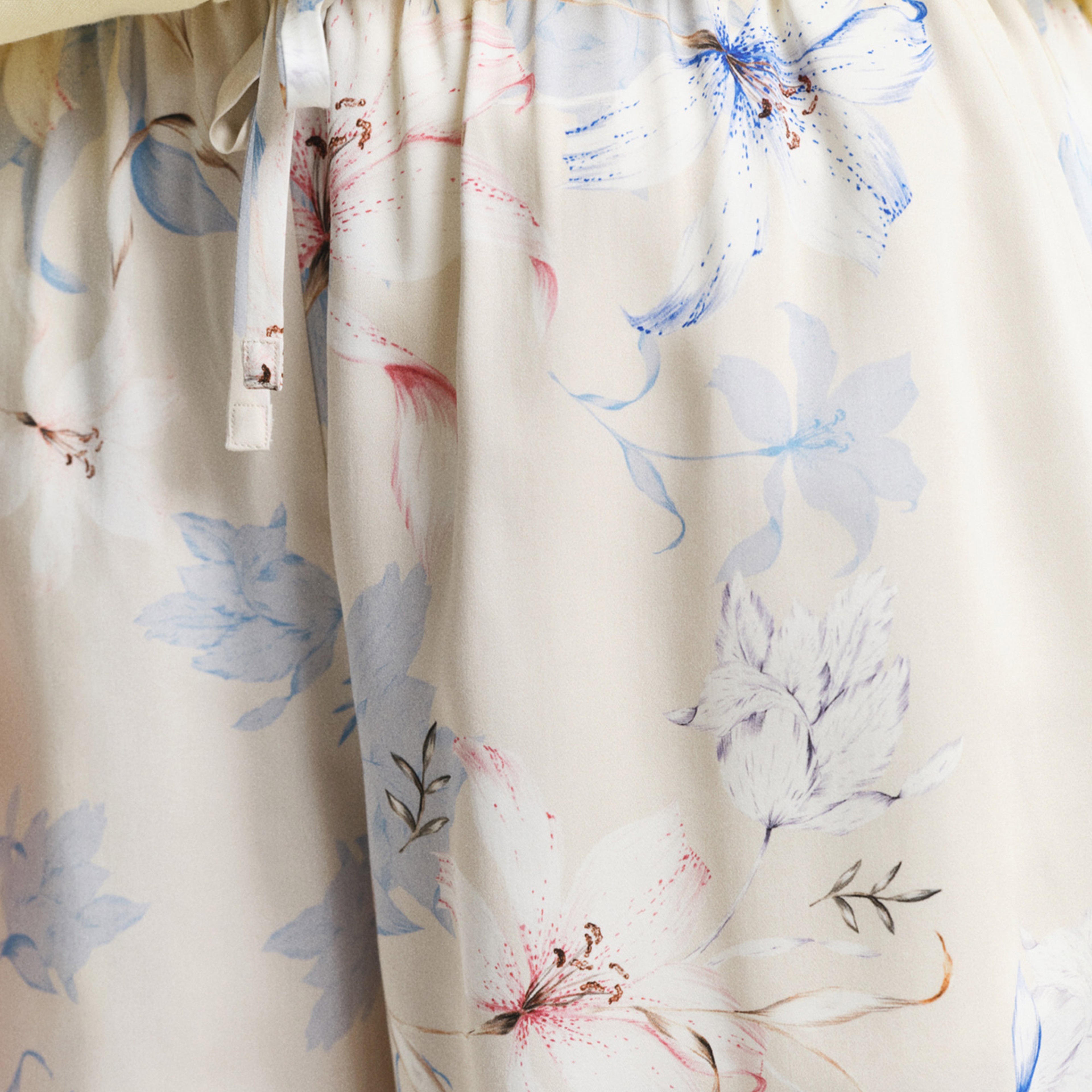 GANT Kadın Krem Relaxed Fit Desenli Şort