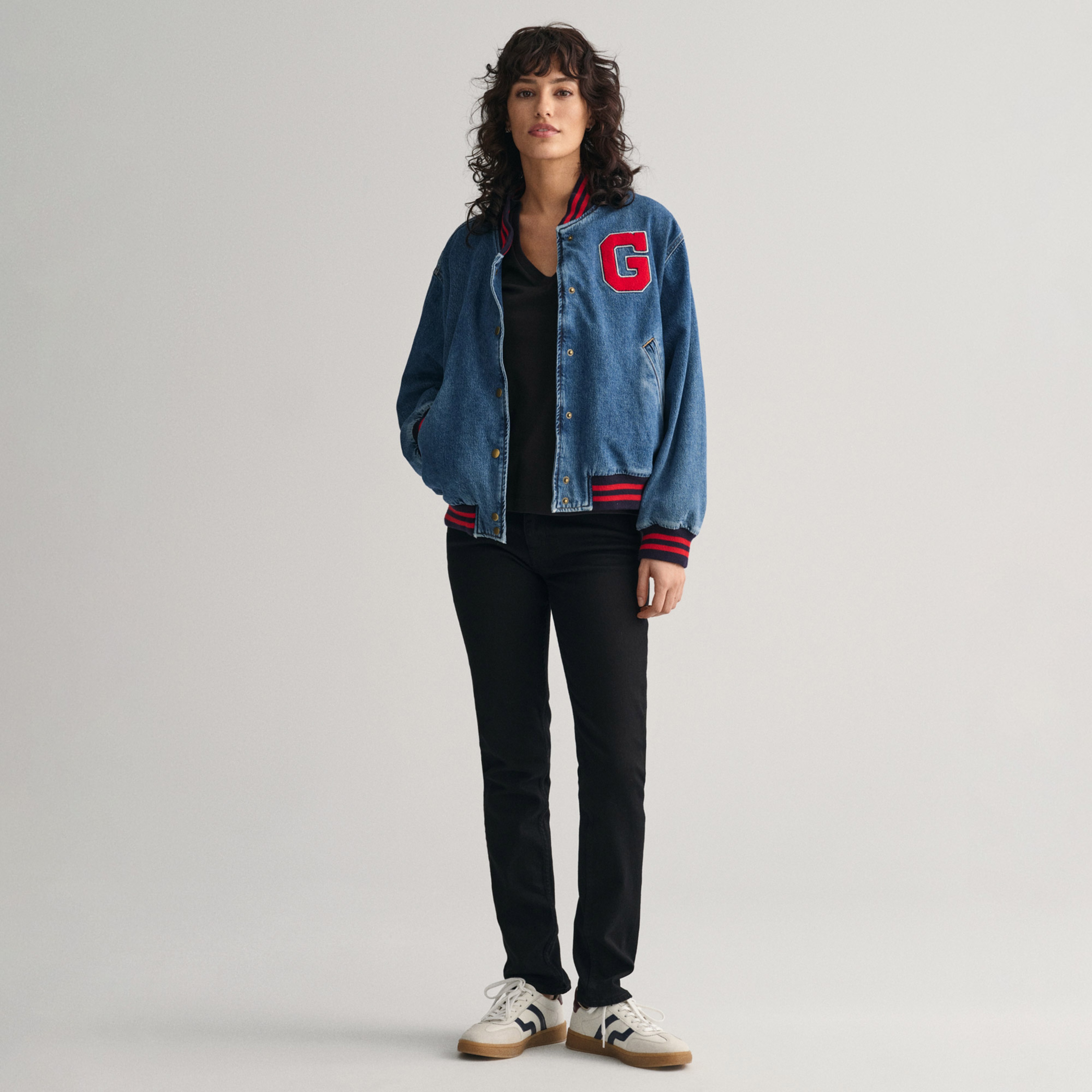 GANT Kadın Siyah V Yaka Regular Fit T-Shirt