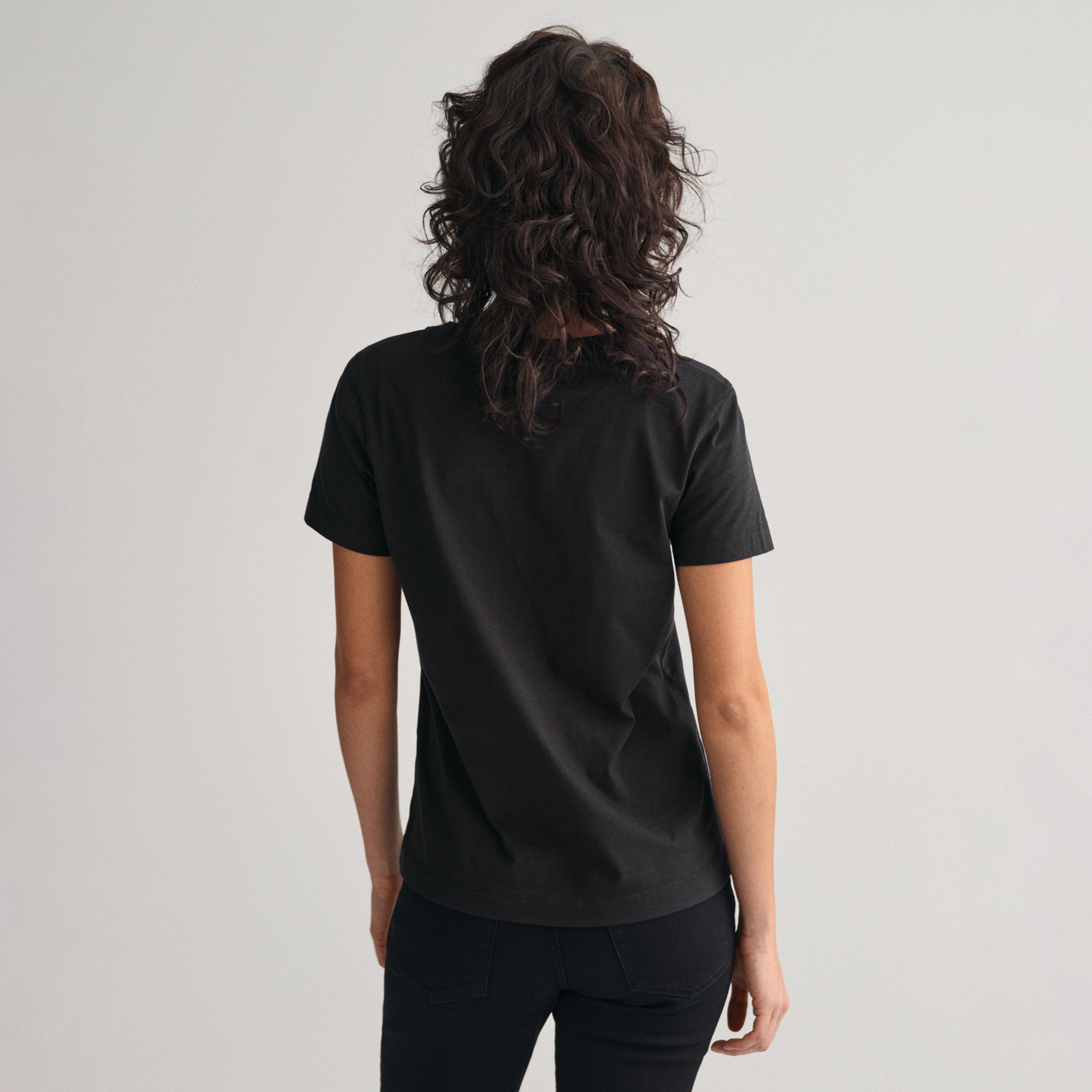 GANT Kadın Siyah V Yaka Regular Fit T-Shirt