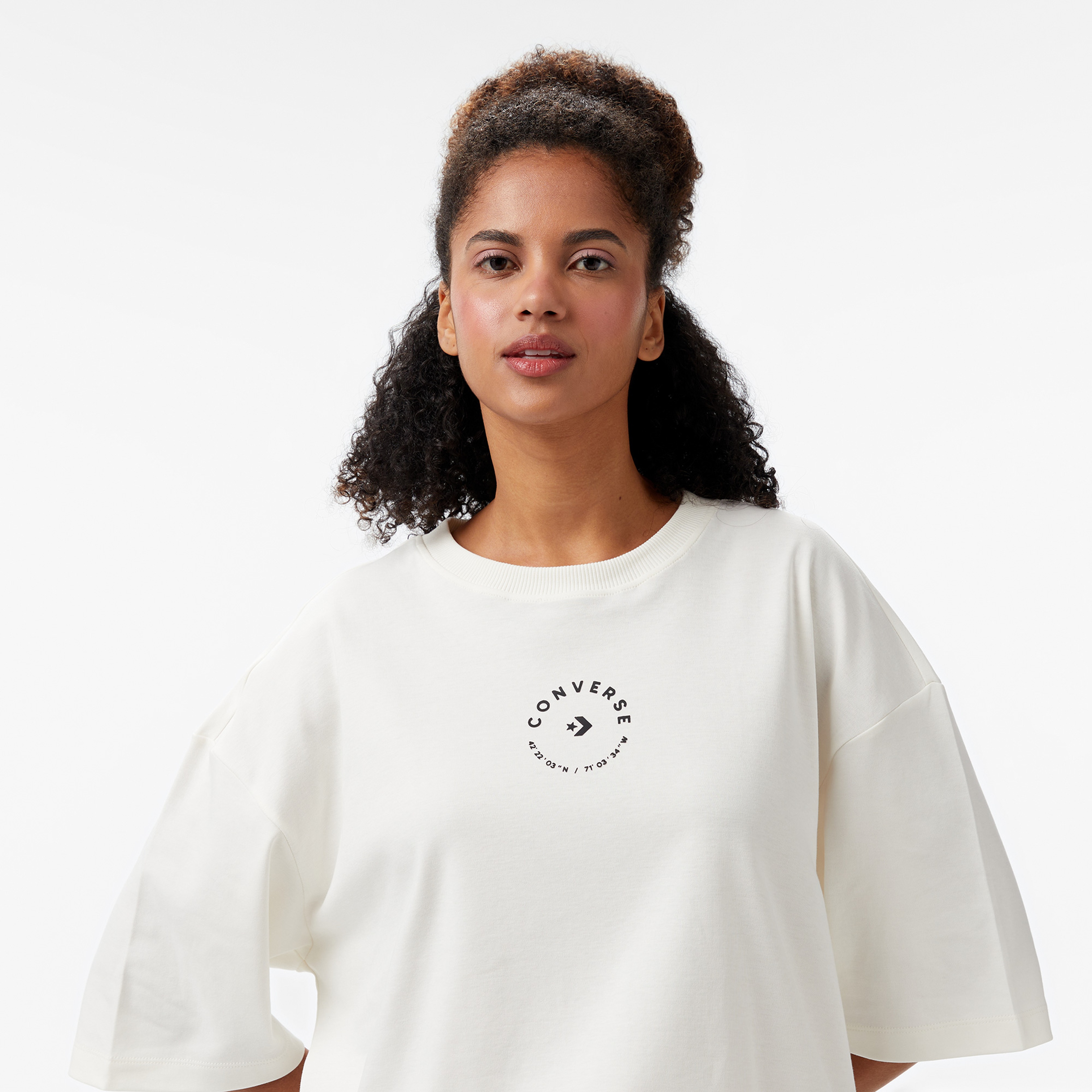 Converse Star Chevron Baskılı Oversize Fit Kadın Krem T-Shirt