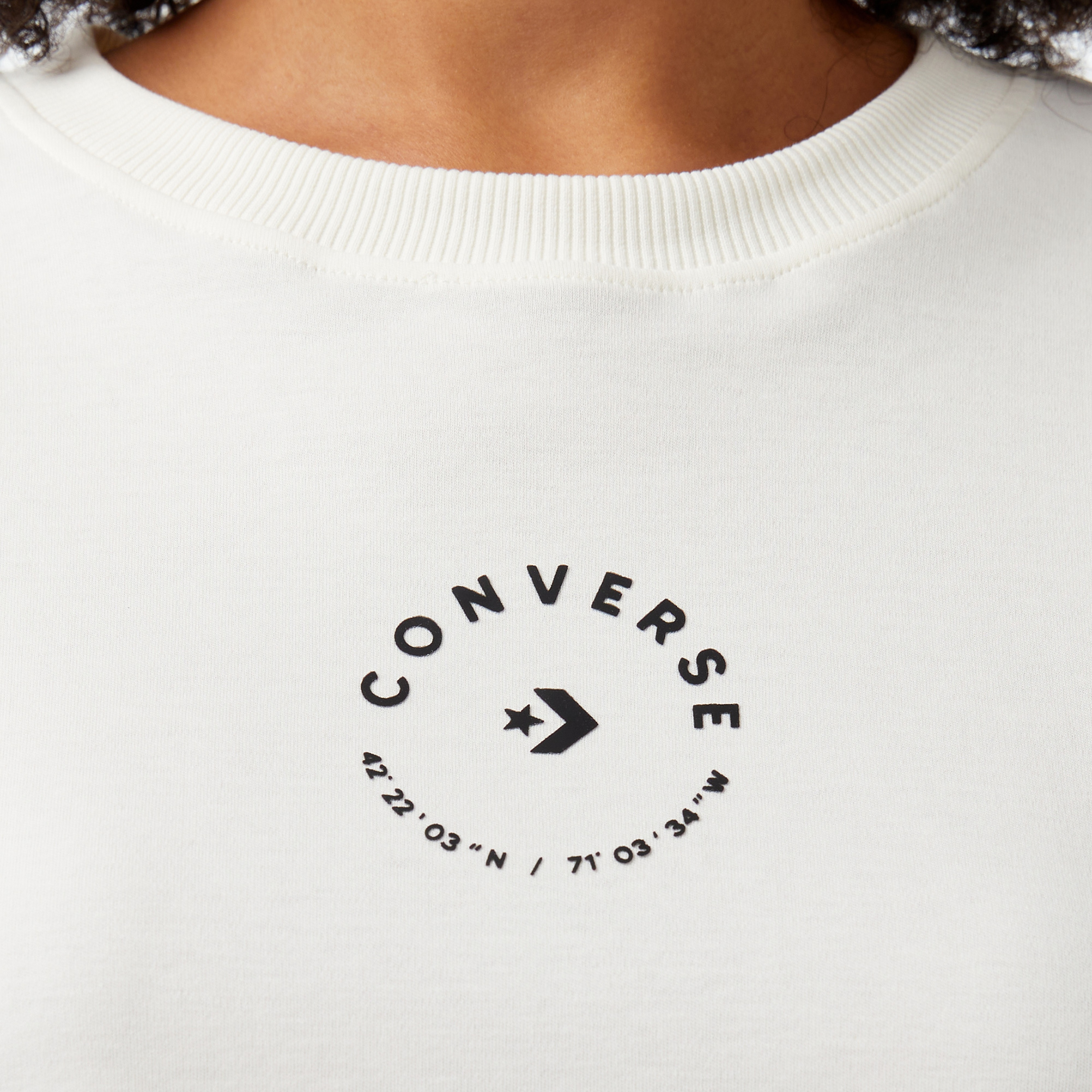 Converse Star Chevron Baskılı Oversize Fit Kadın Krem T-Shirt