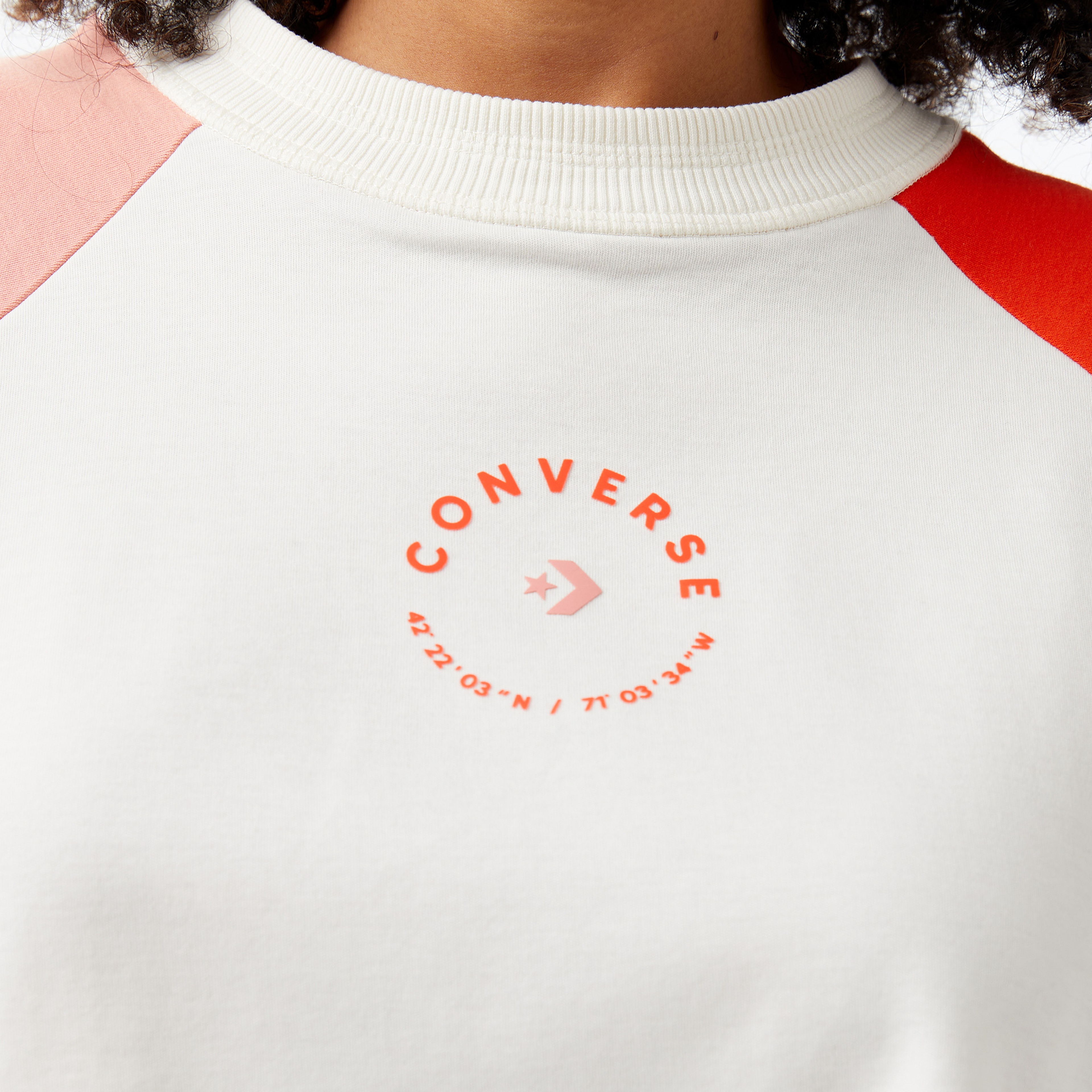 Converse Star Chevron Baskılı Kadın Krem T-Shirt