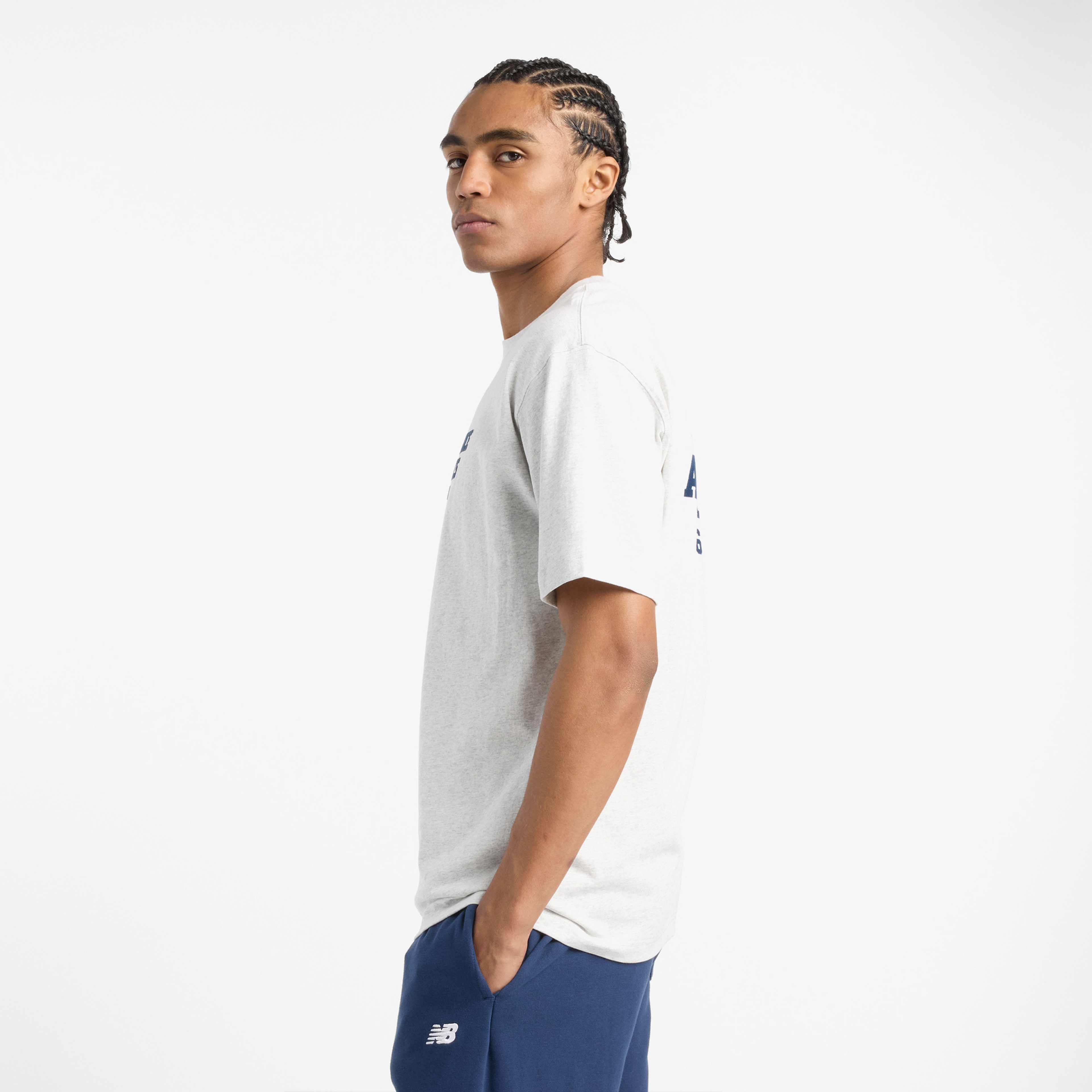 New Balance Varsity Graphic Erkek Beyaz T-Shirt